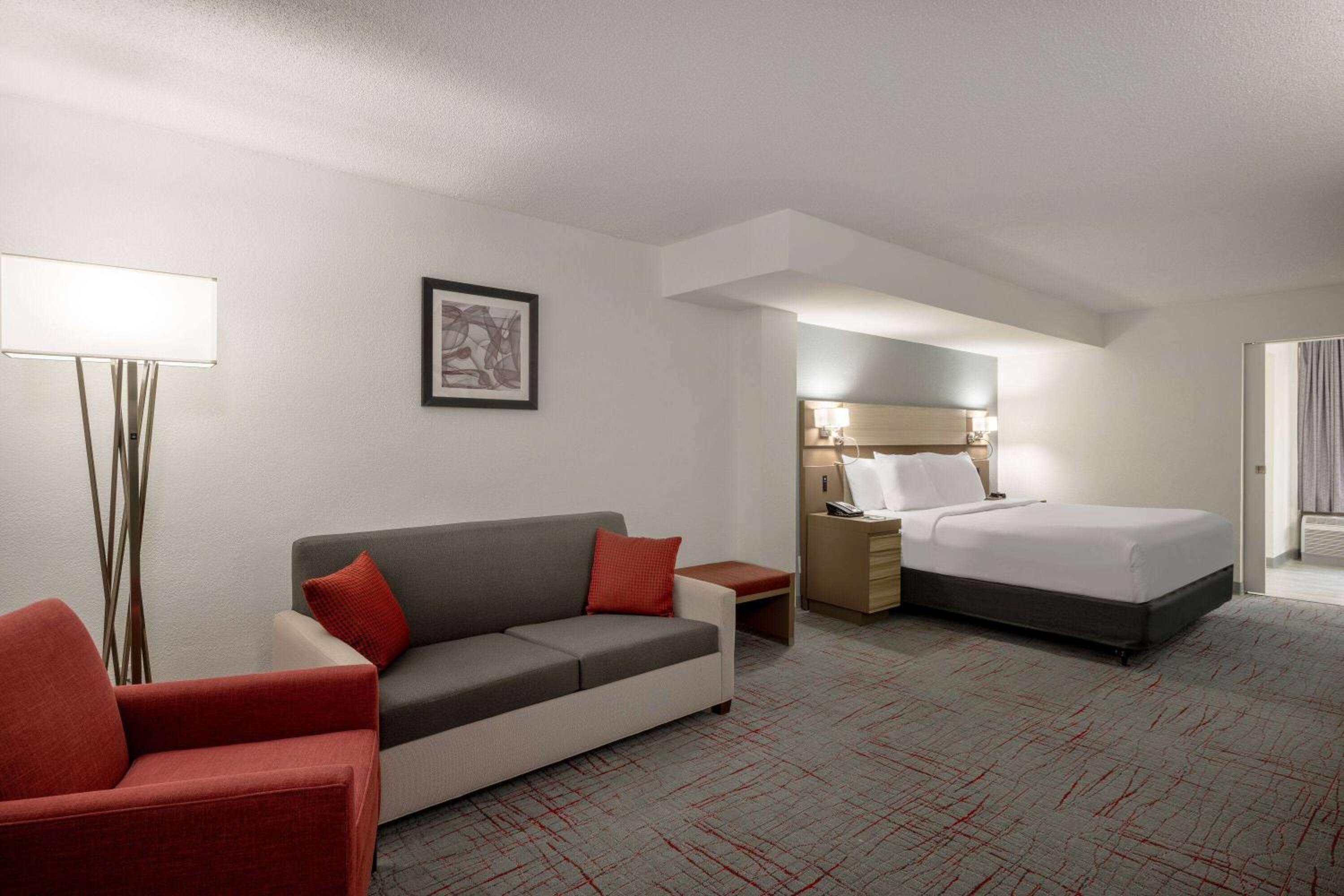 King Suite with Mobility Access and Roll-In Shower, Non-Smoking photo 1