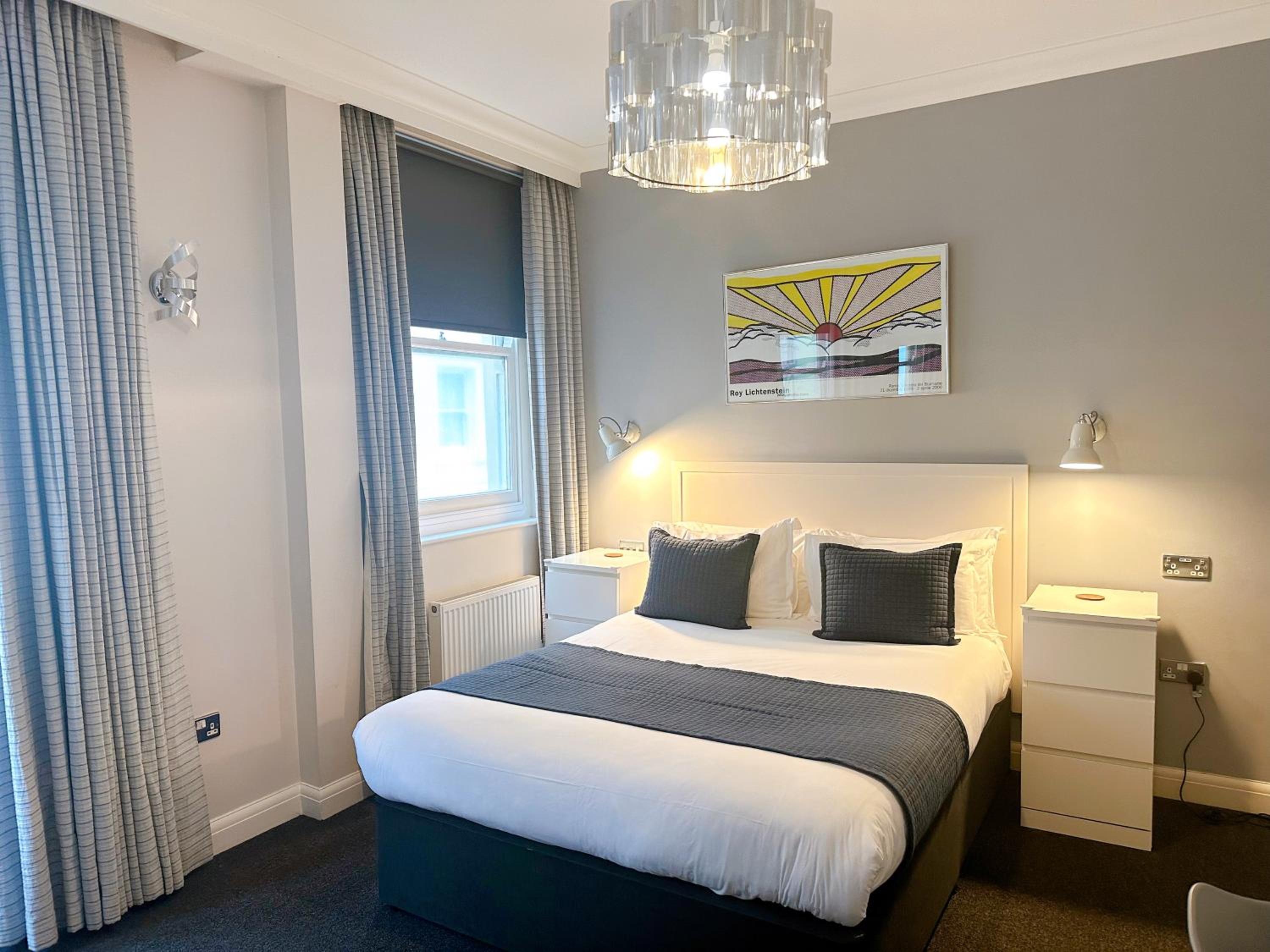 King Room with Partial Sea View photo 2