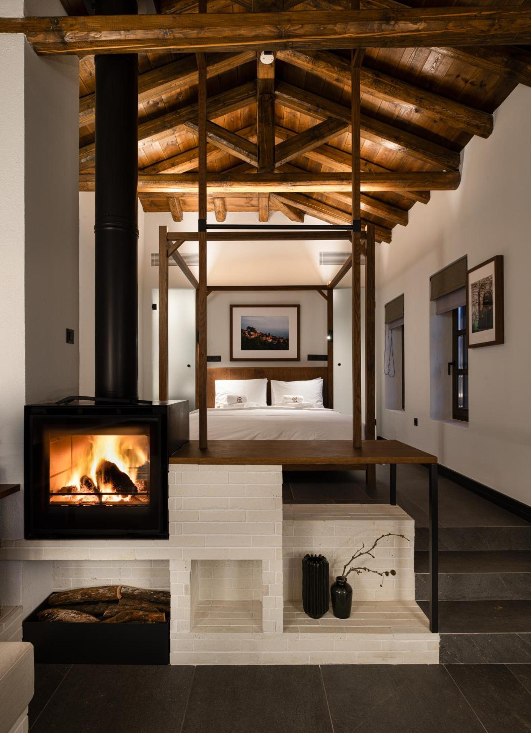 	Junior Suite with Fireplace - Mountain & Sea View - Photo 1