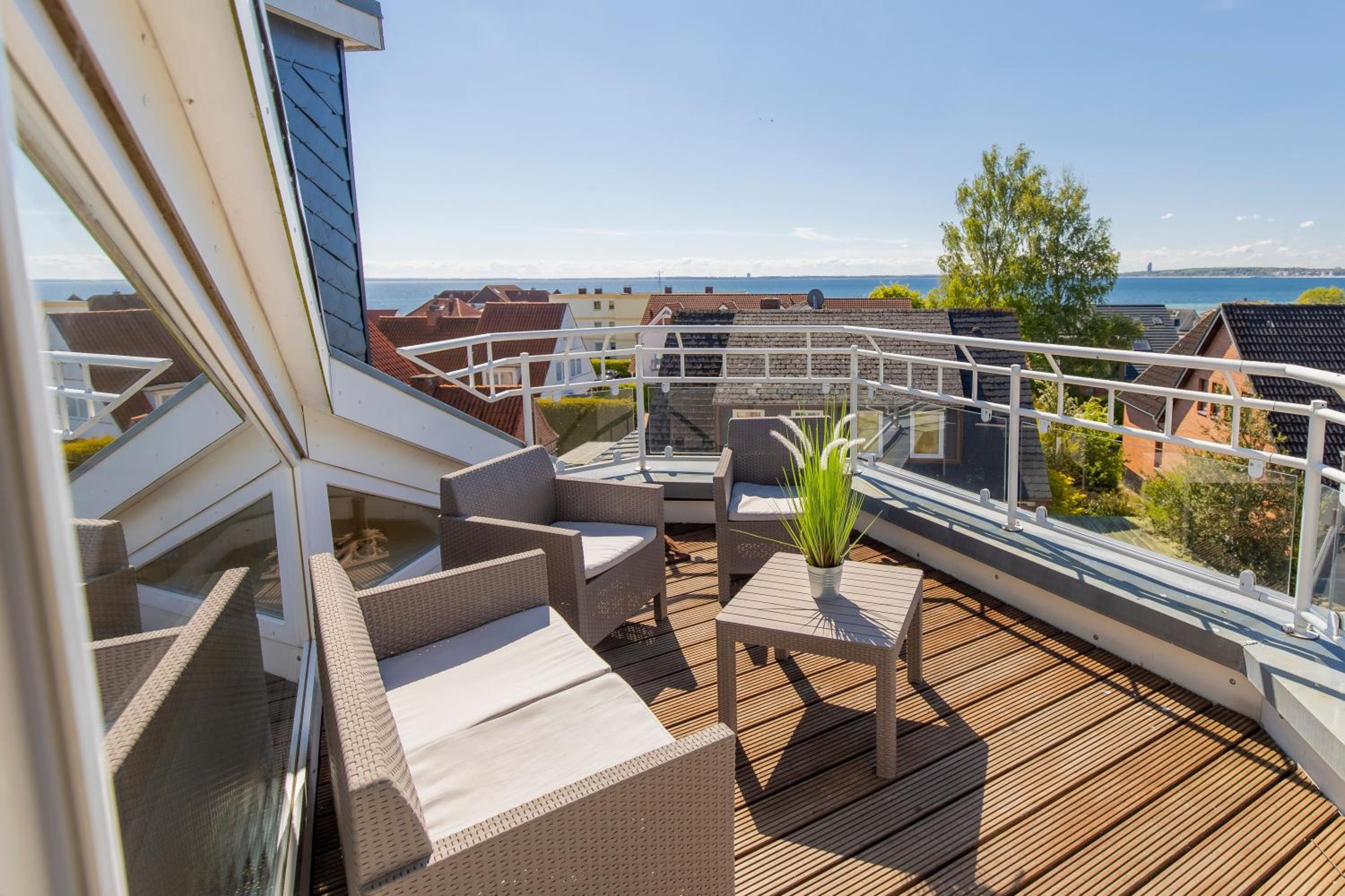 Two-Bedroom Apartment with Balcony photo 3