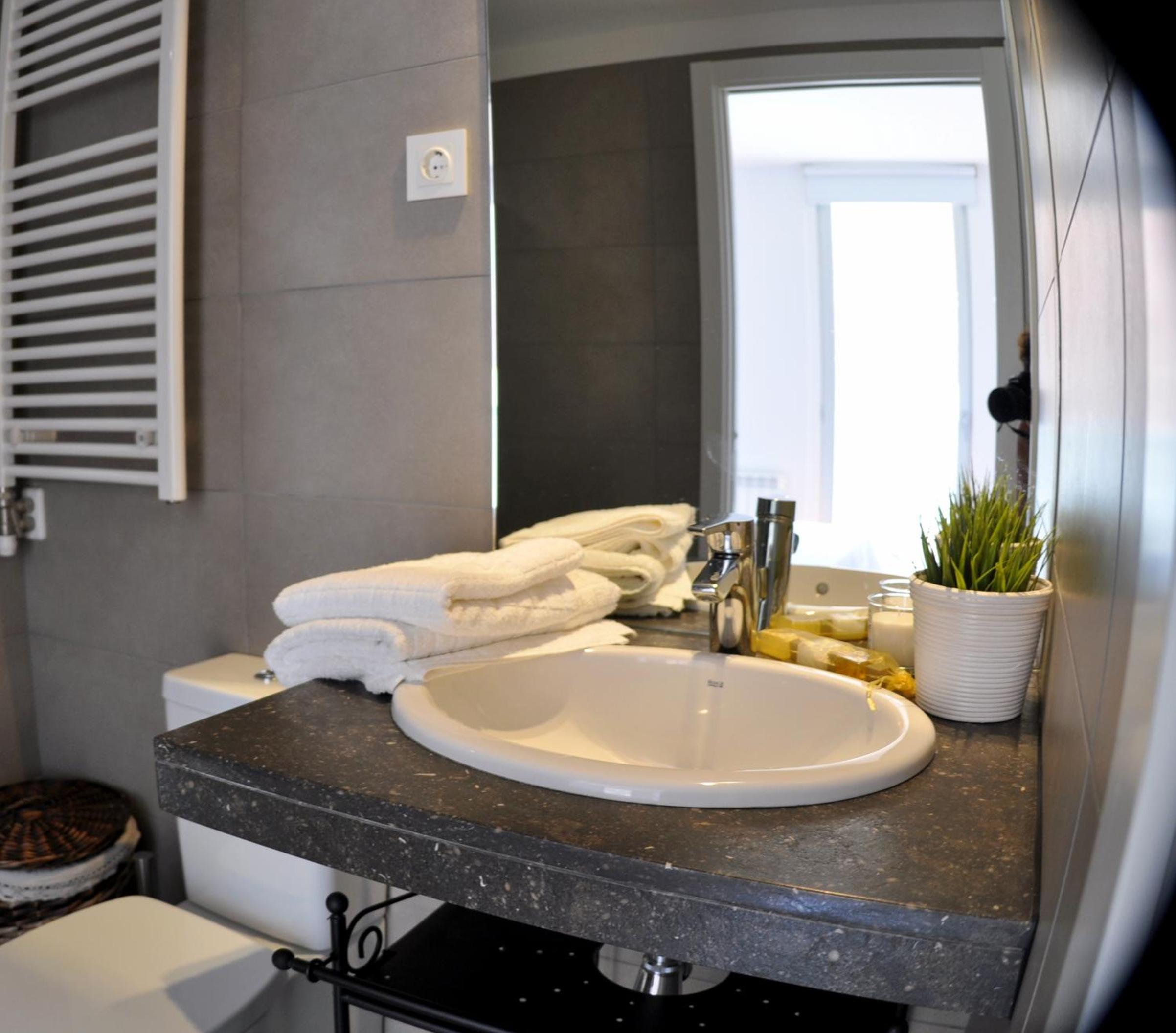 One-Bedroom Apartment with Balcony photo 3