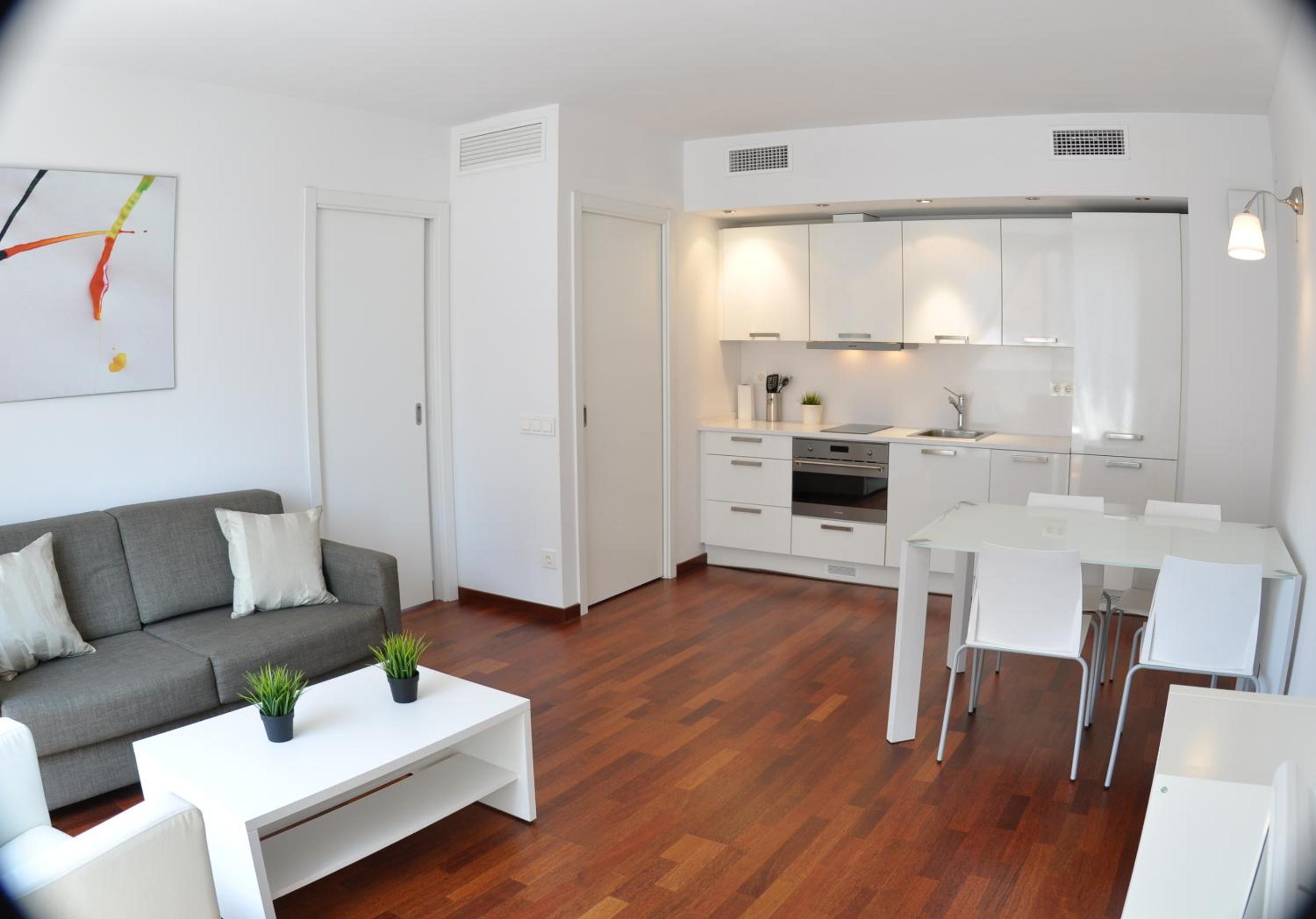 Apartamento de una habitación con balcón