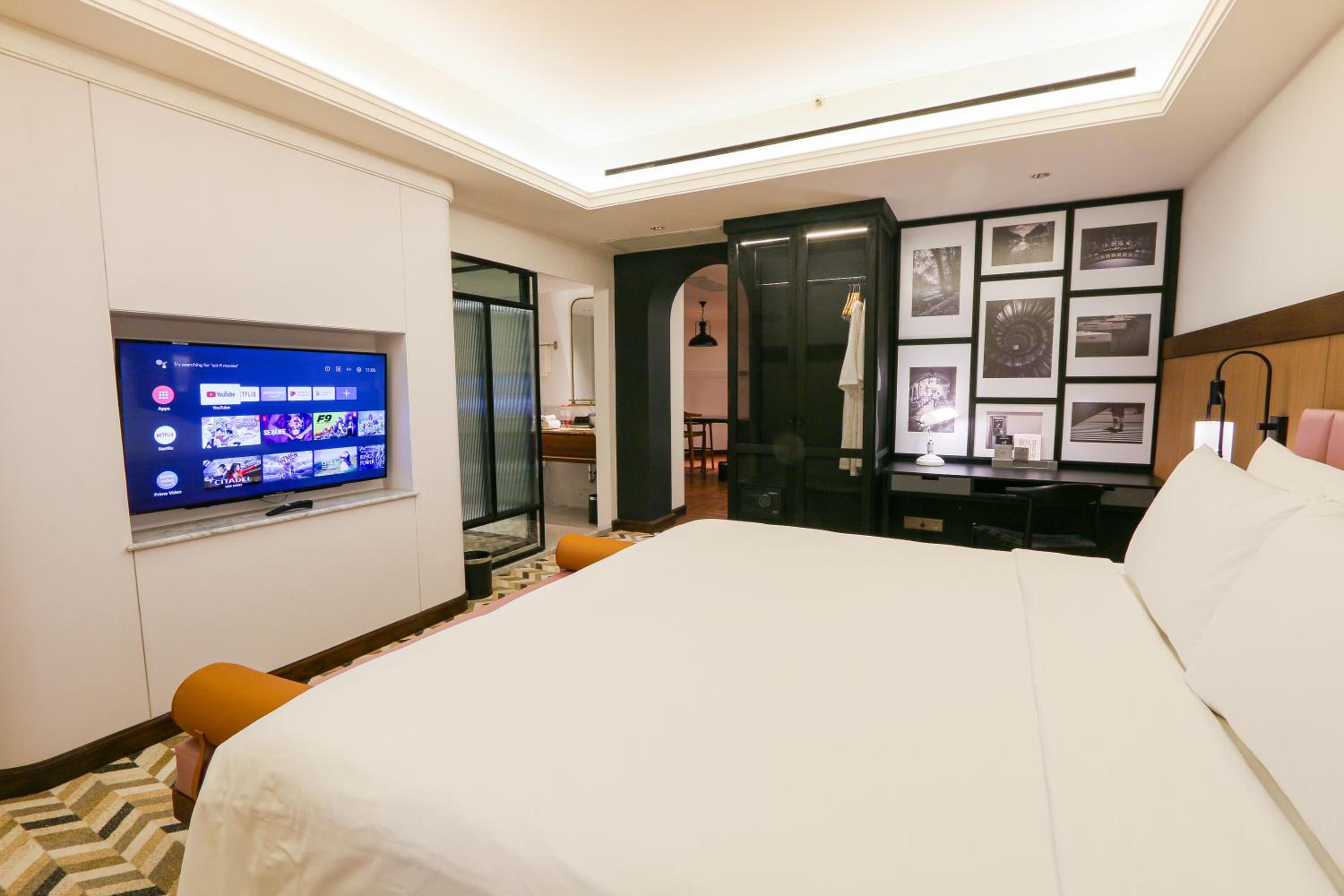 Executive Suite - Photo 8