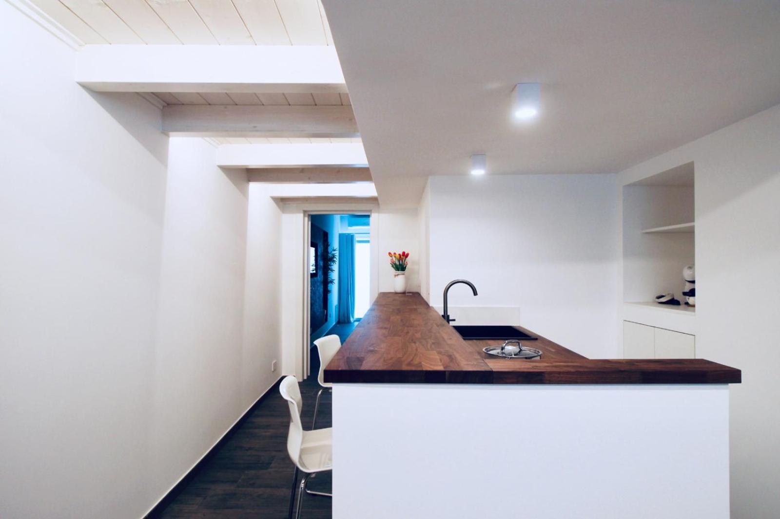 One-Bedroom Apartment photo 2