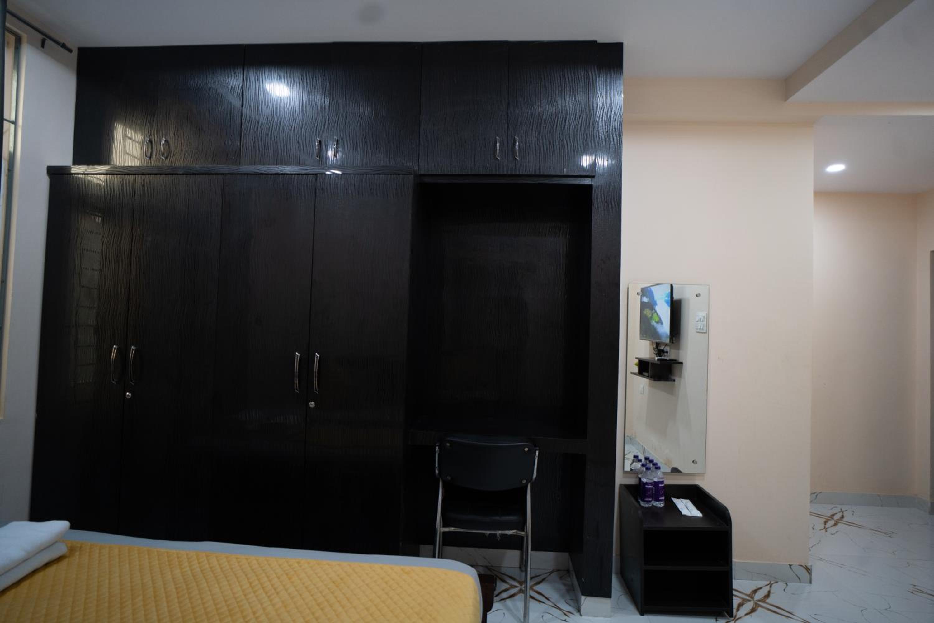 Deluxe Room - Photo 10