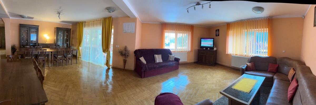 Six-Bedroom House photo 2