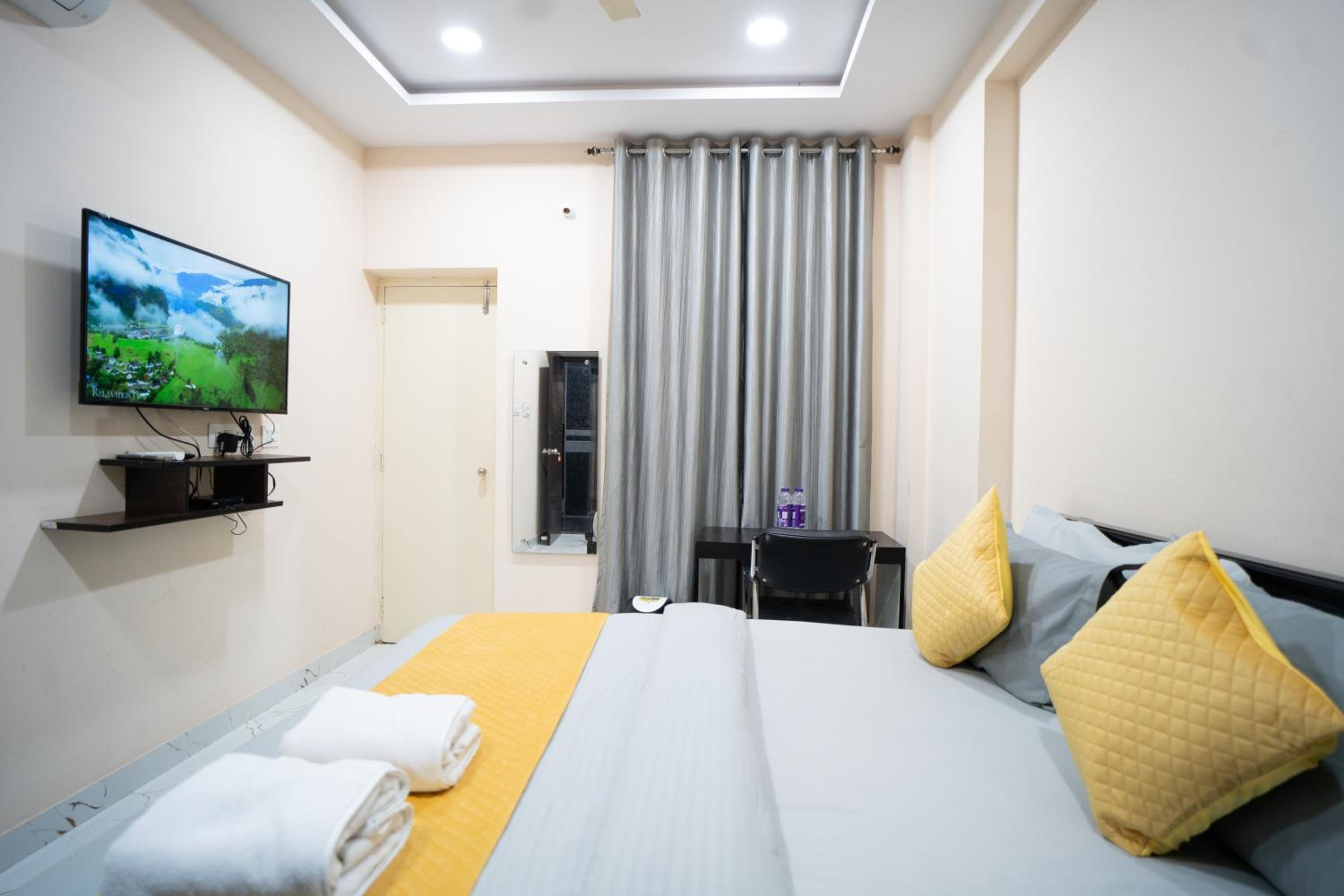 Deluxe Room - Photo 7