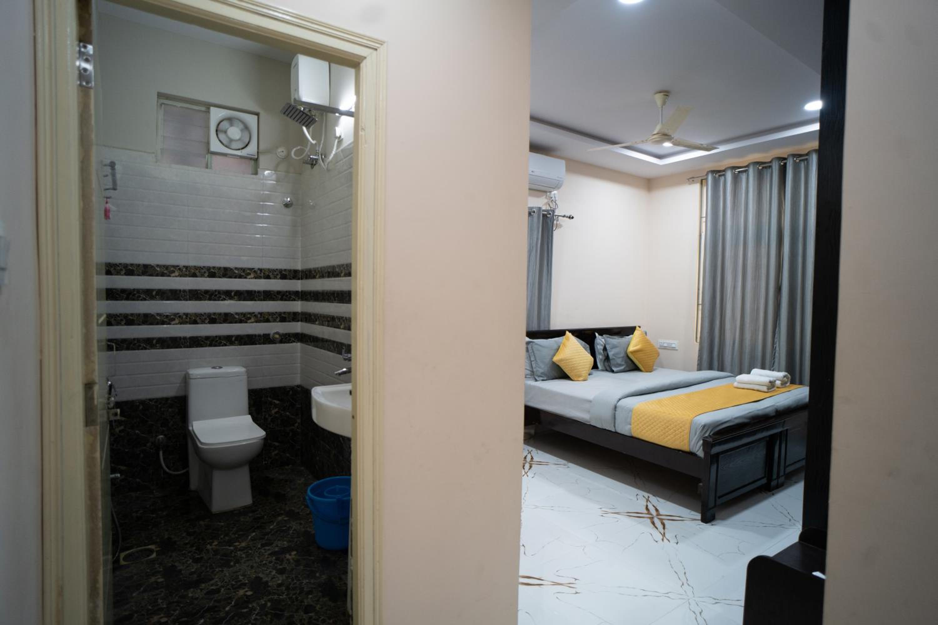 Deluxe Room - Photo 8