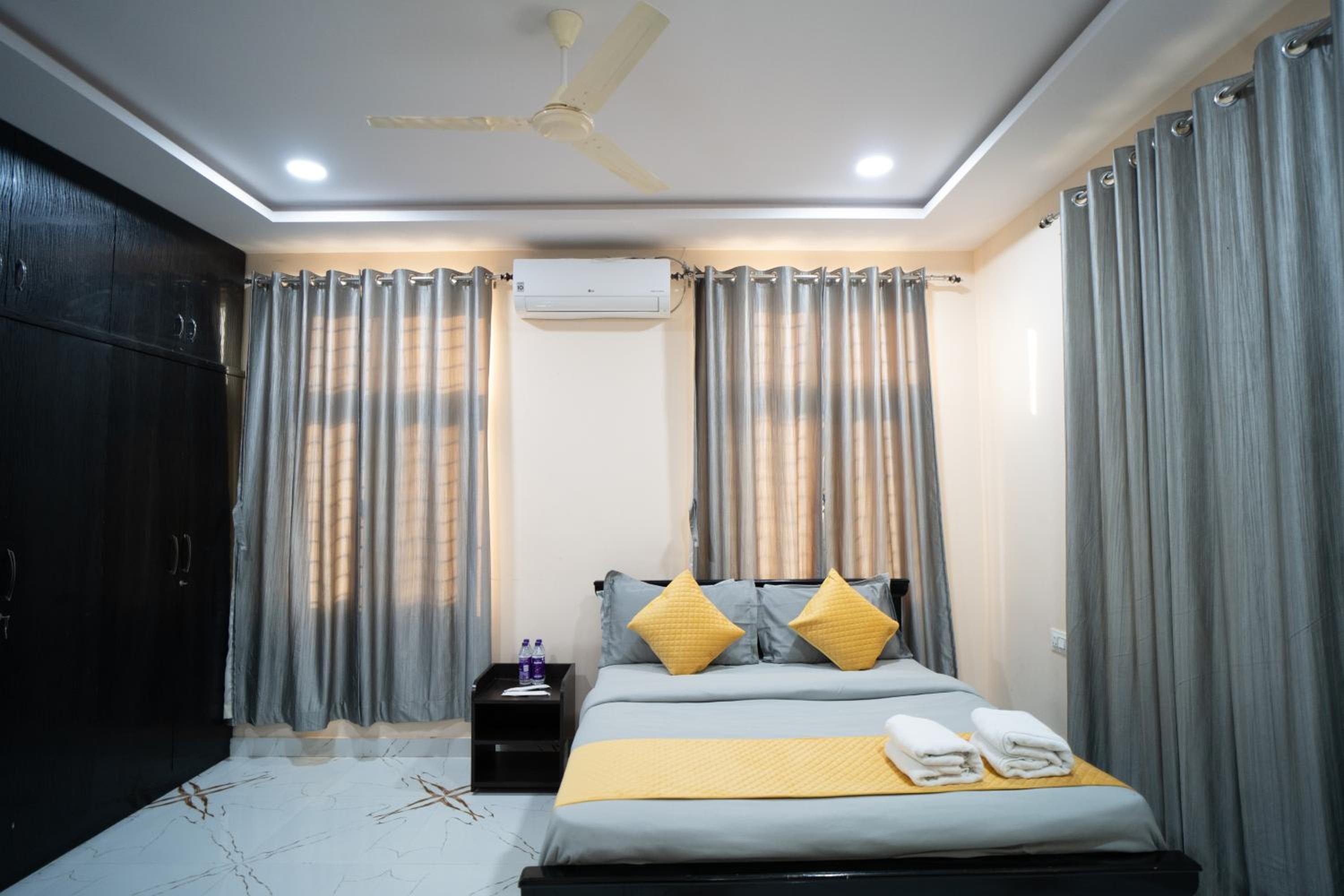 Deluxe Room - Photo 11