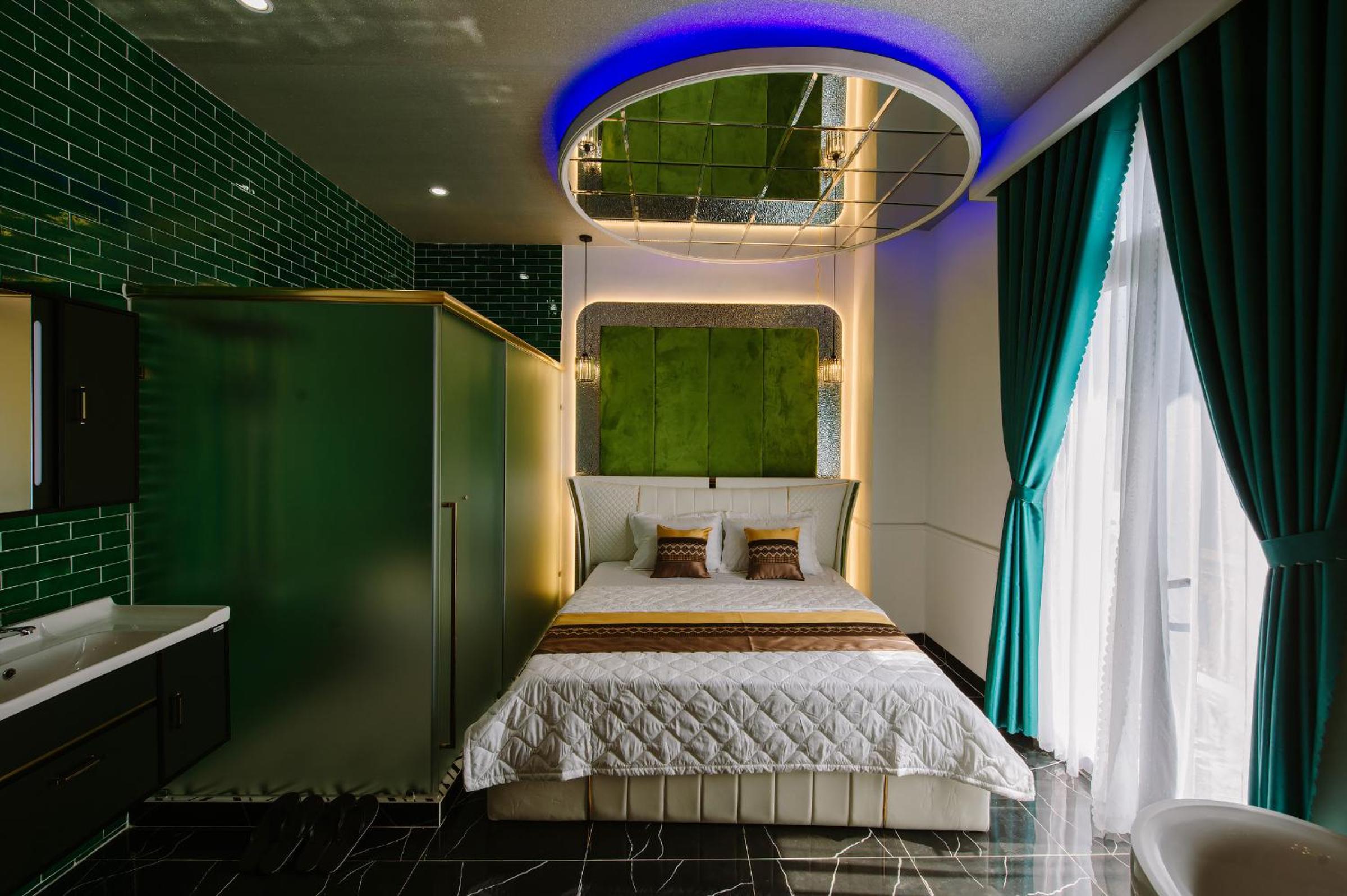 Double Room - Photo 16