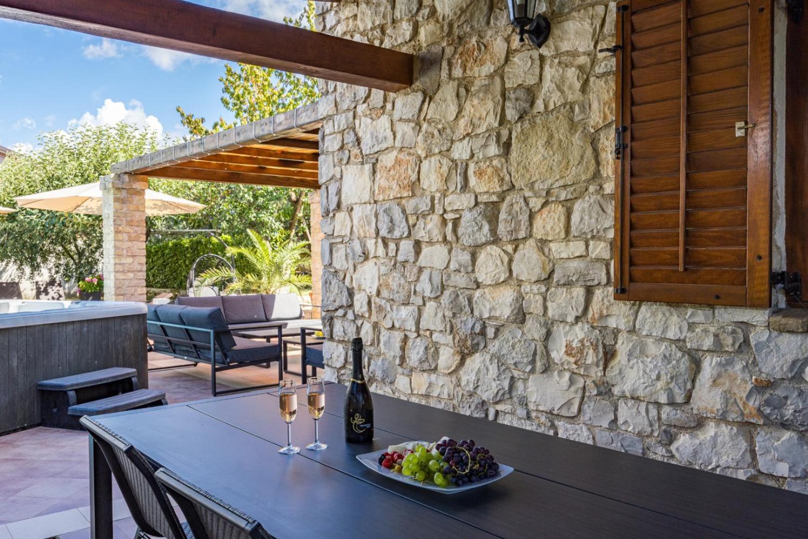 Villa photo 2