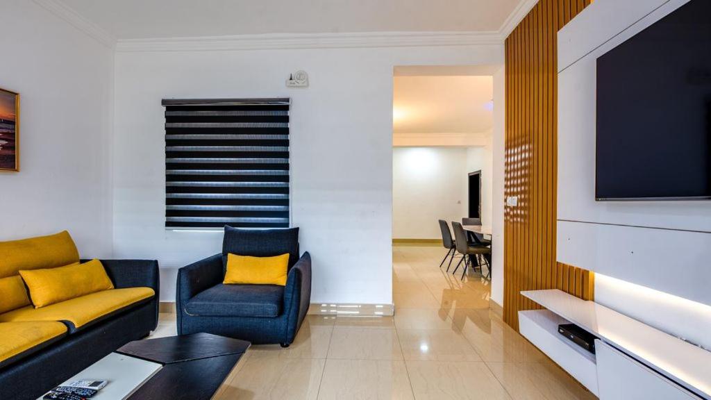 Four-Bedroom Apartment - Photo 5