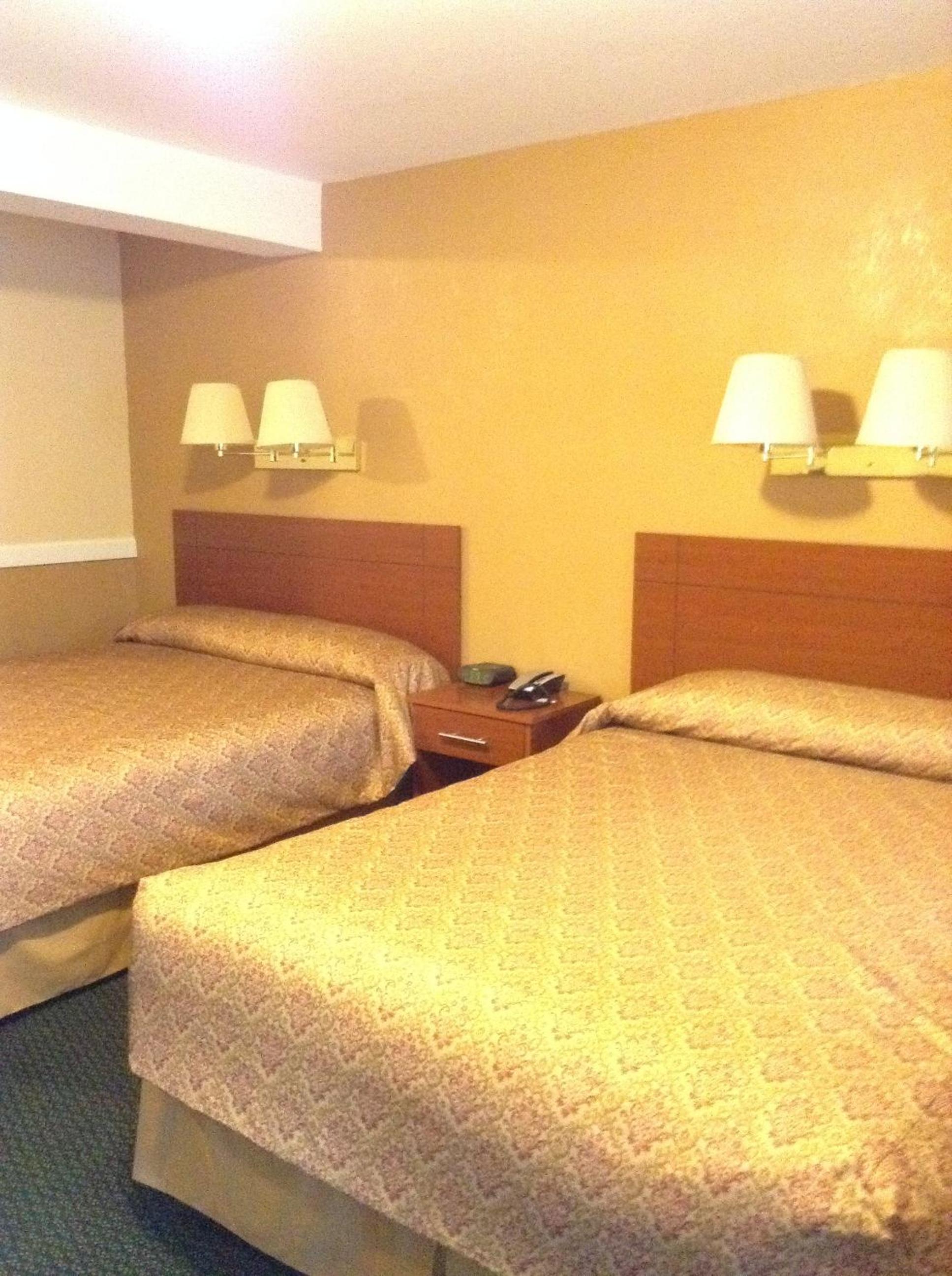 Queen Room with Two Queen Beds photo 1