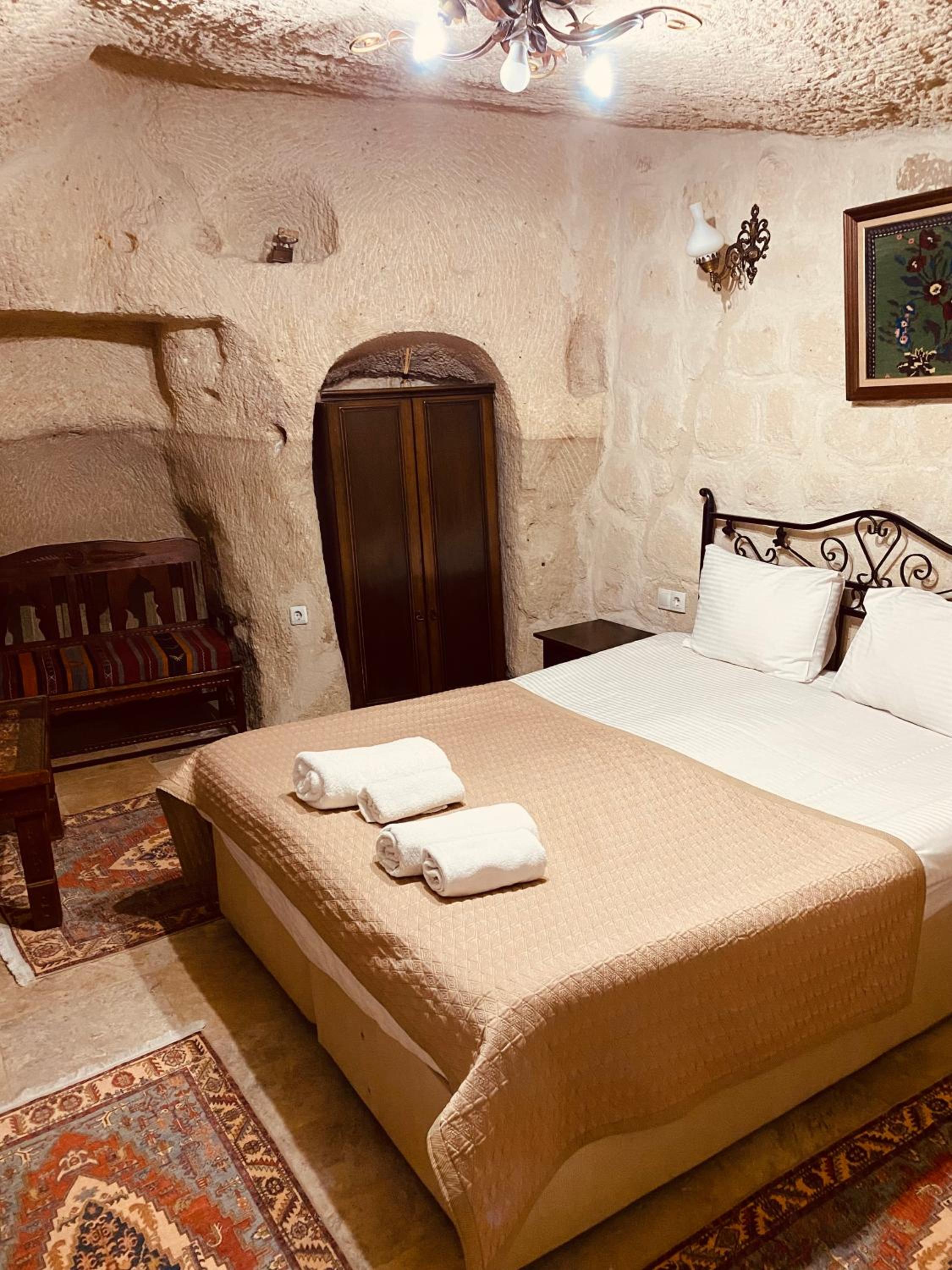 Standard  Double Room - Photo 2
