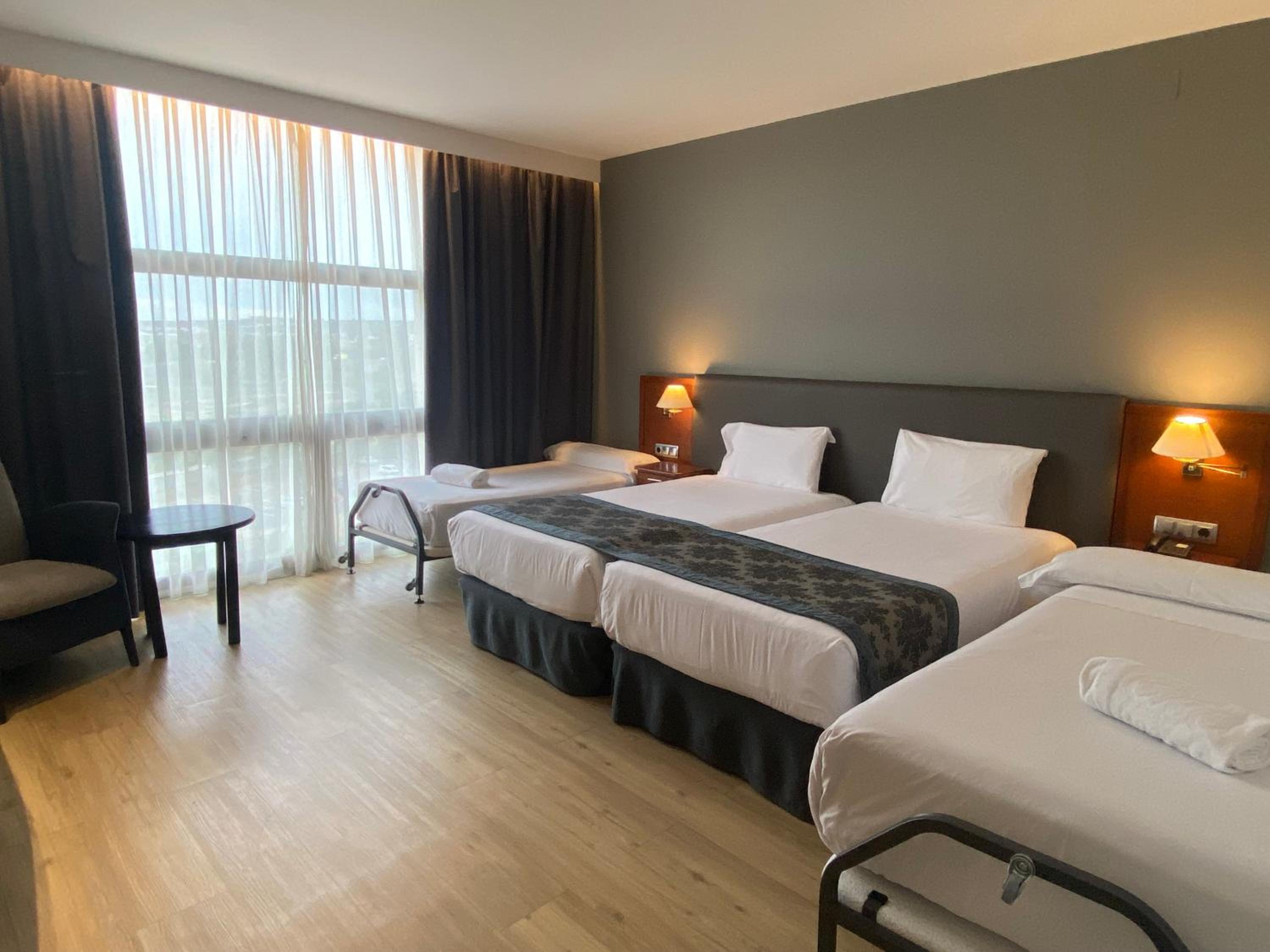 Quadruple Room - Photo 2