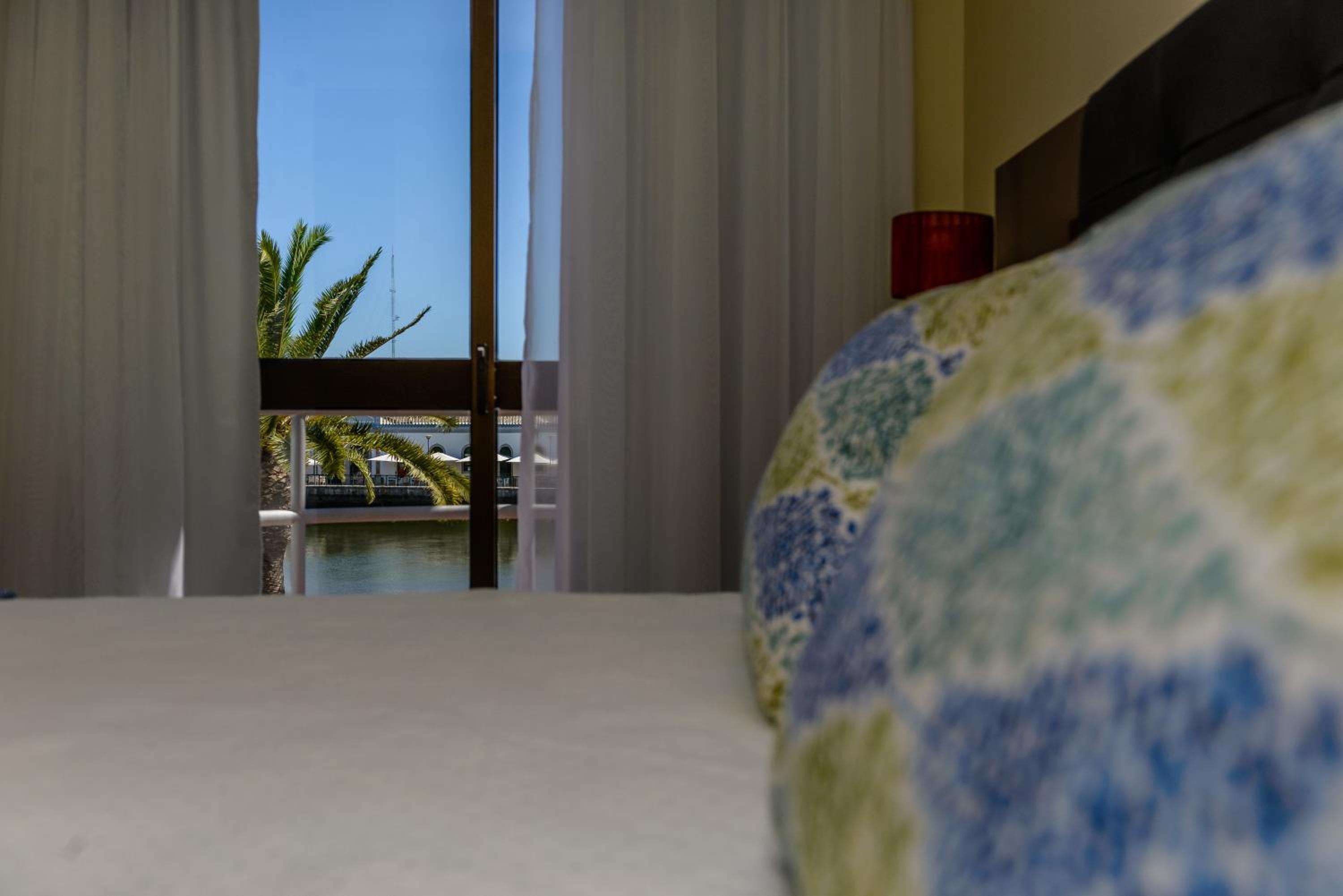 Premium Room - Photo 8