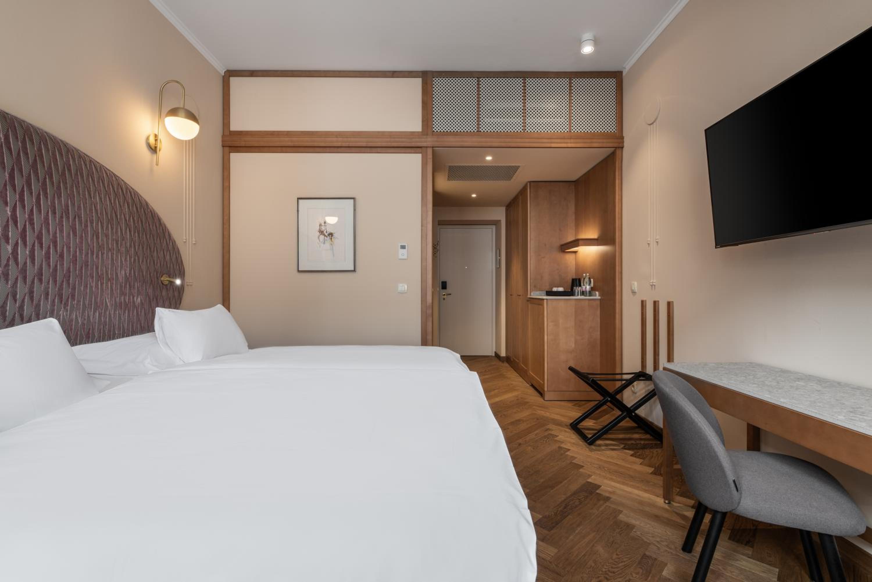 Grand Deluxe Double Room - Photo 8