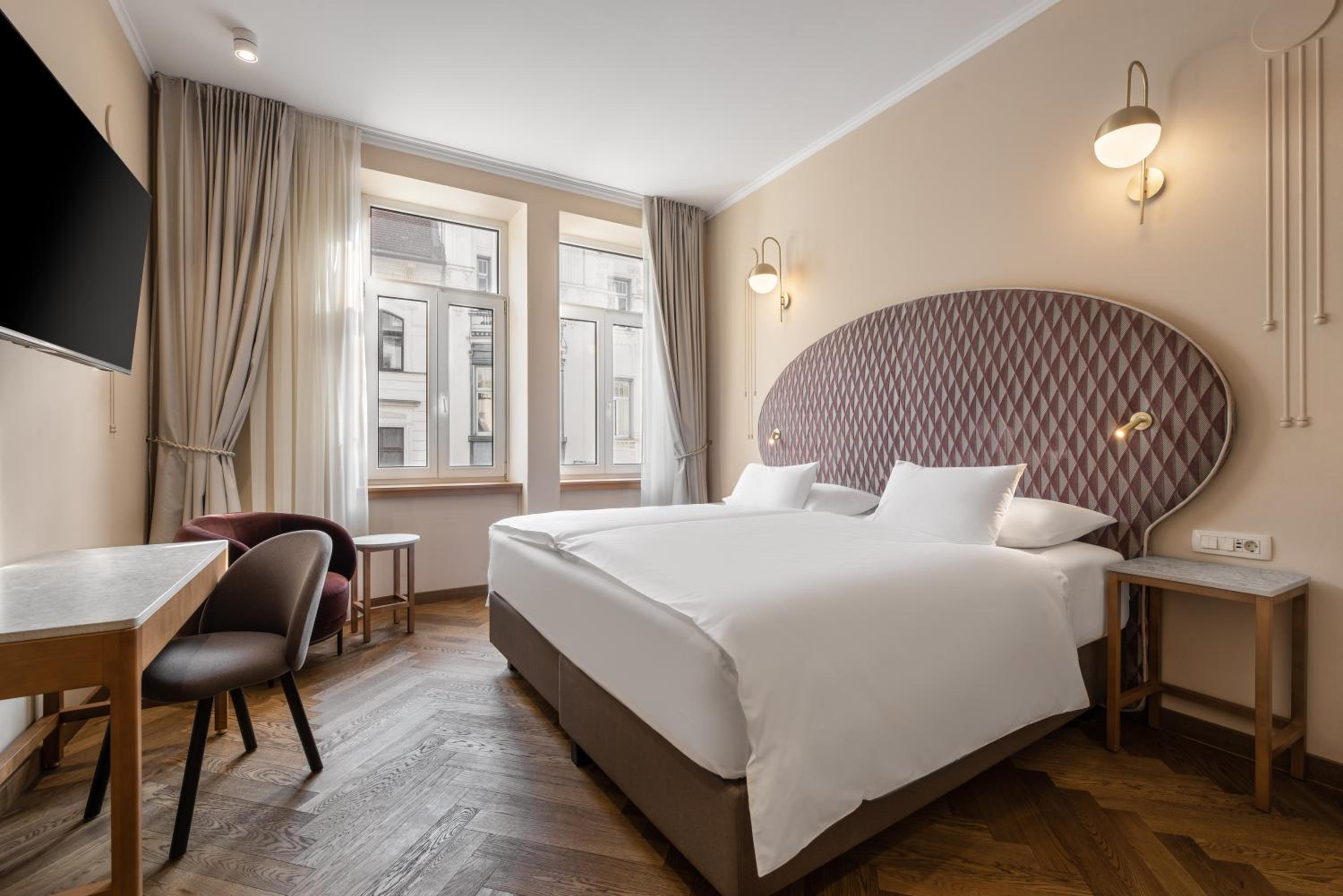 Grand Deluxe Double Room - Photo 9
