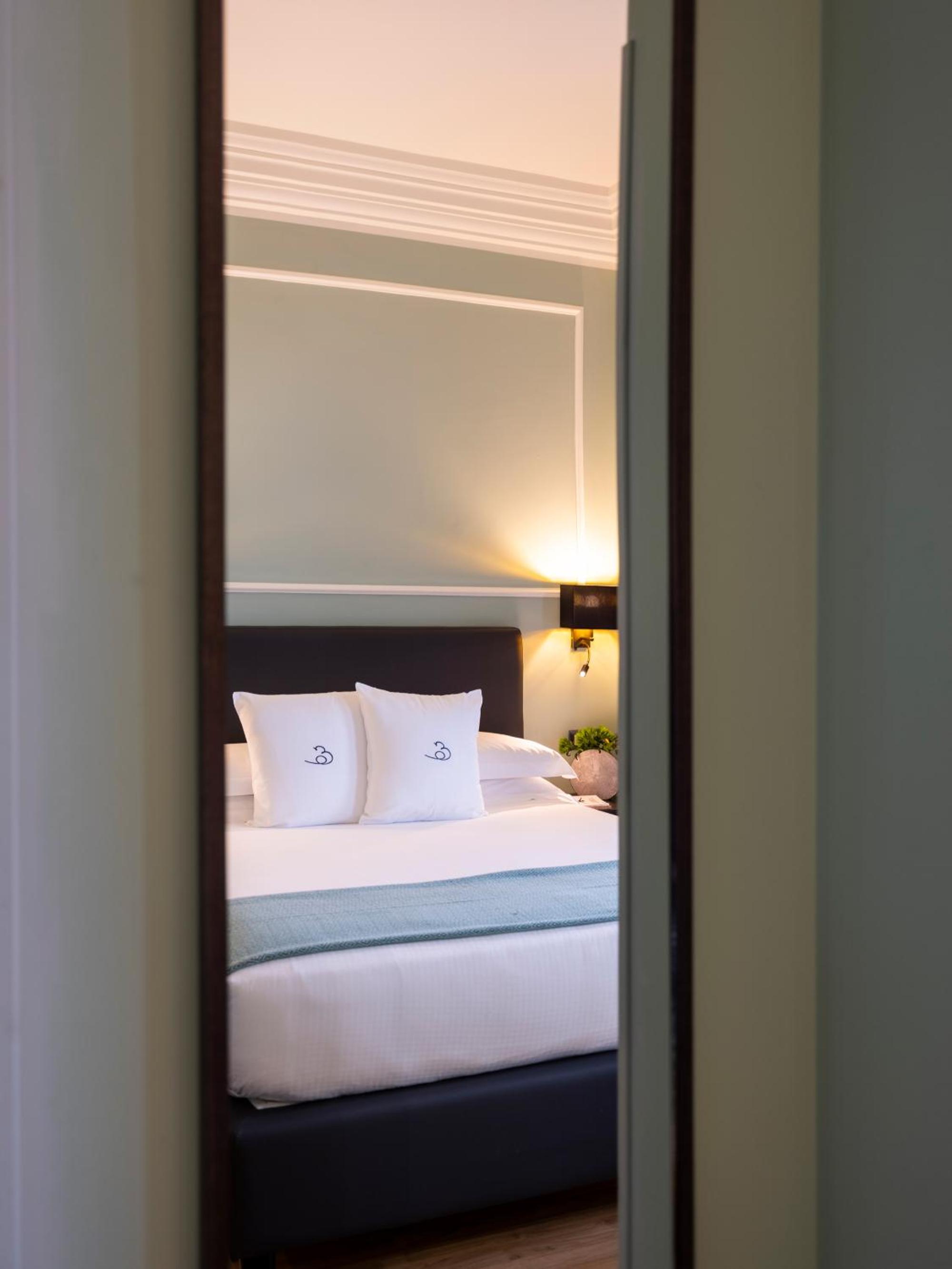 Double Room - Photo 7