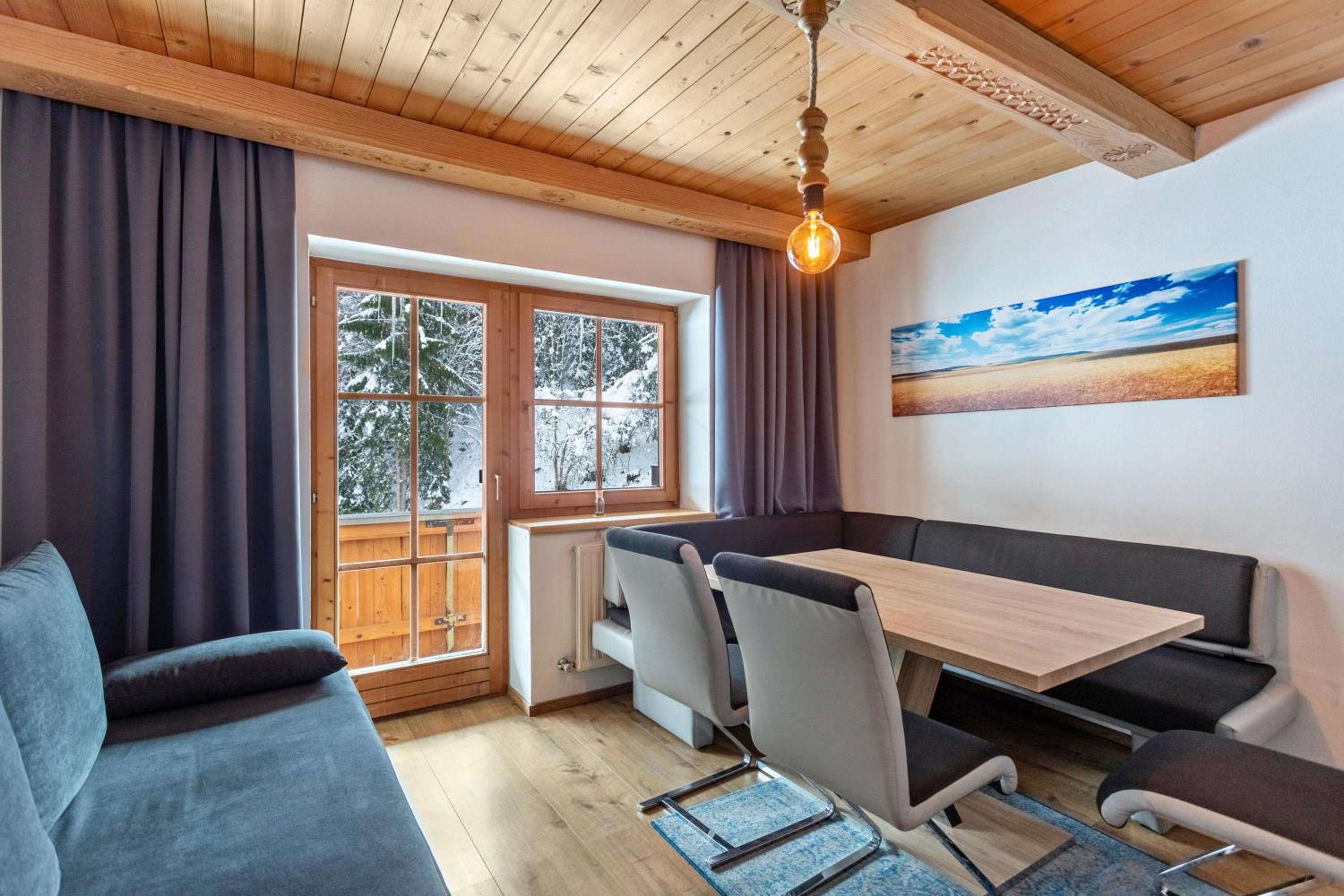 Two-Bedroom Deluxe Apartment with Garden View photo 3