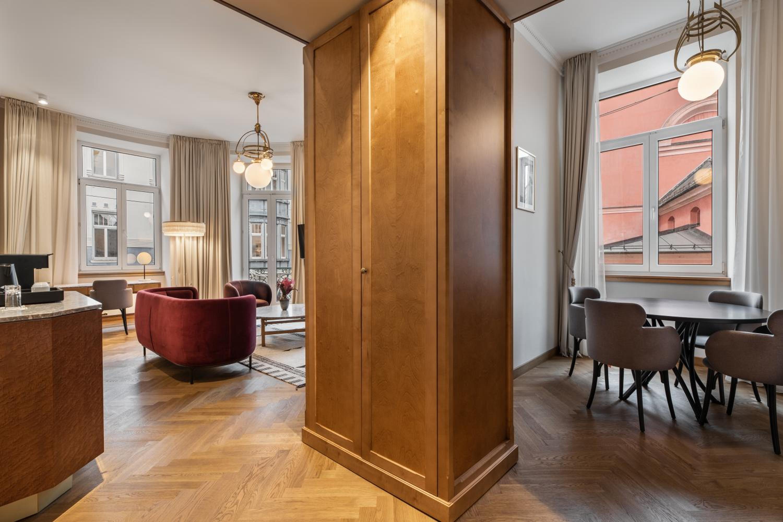 Grand Corner Suite - Photo 2