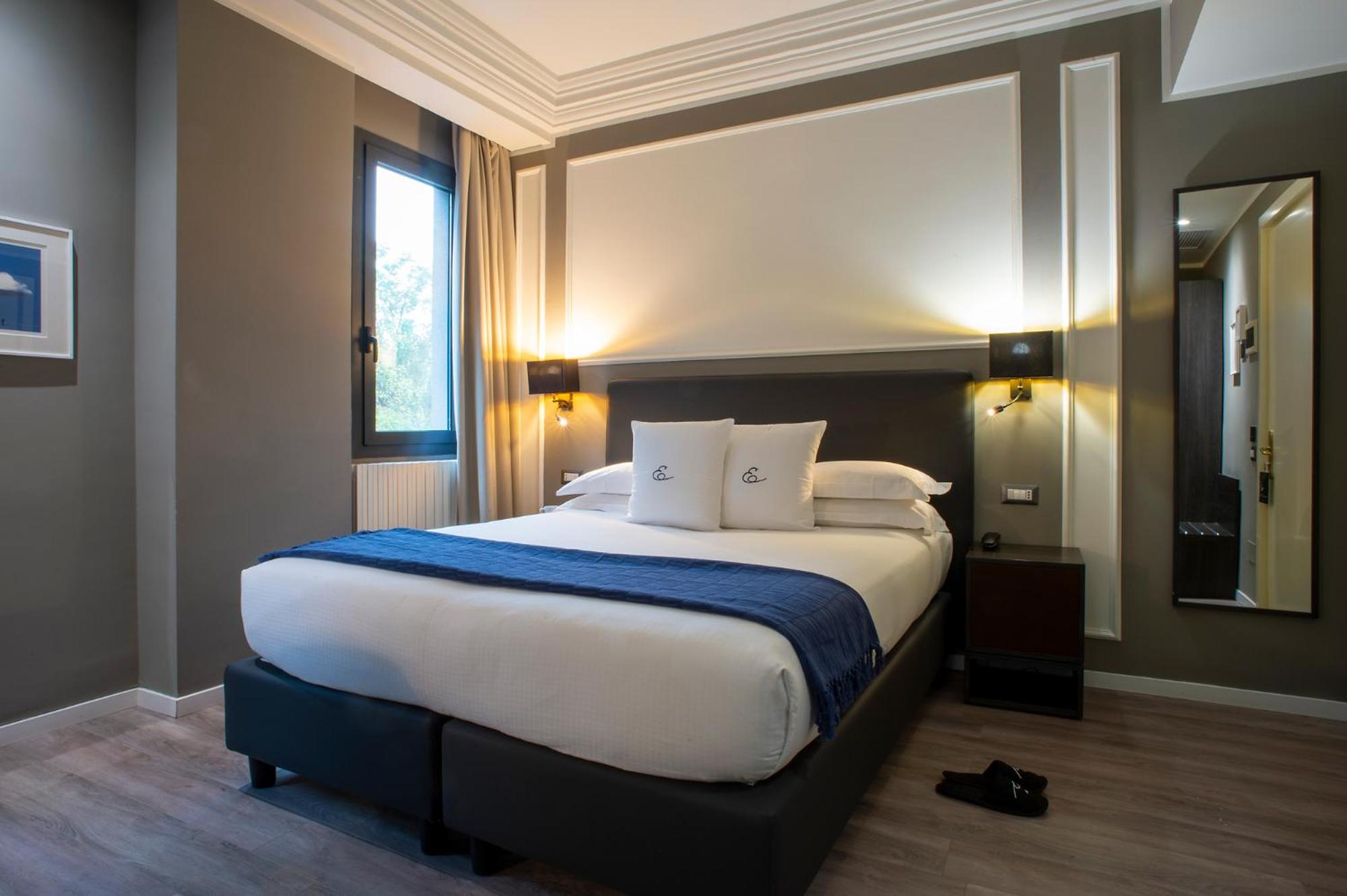 Superior Double or Twin Room with City View - Photo 1