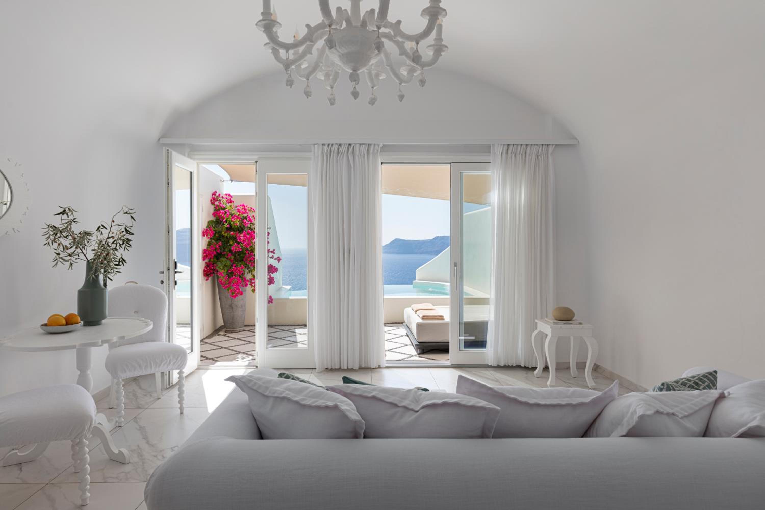 Pool Suite - Photo 20