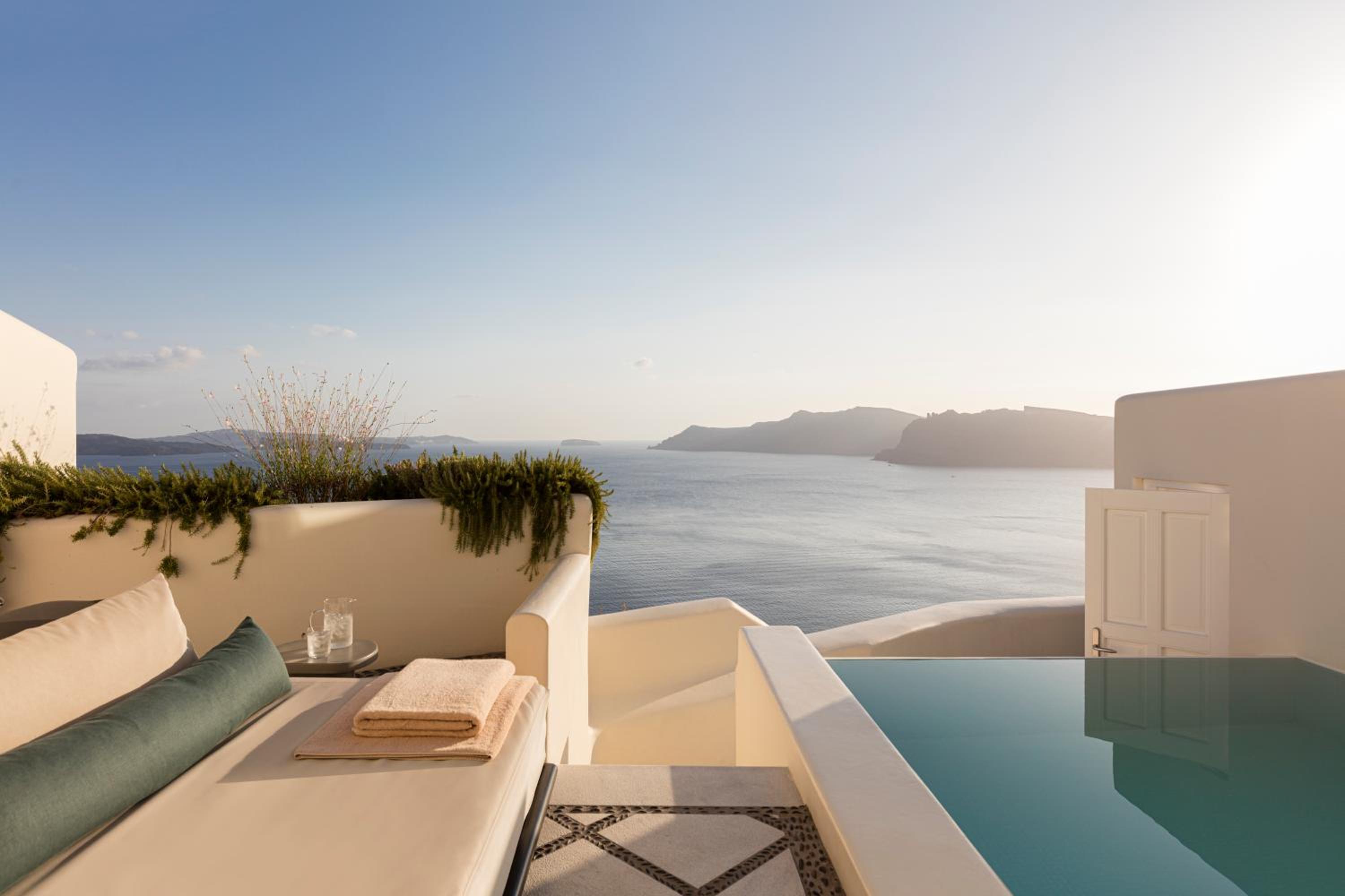 Pool Suite - Photo 10