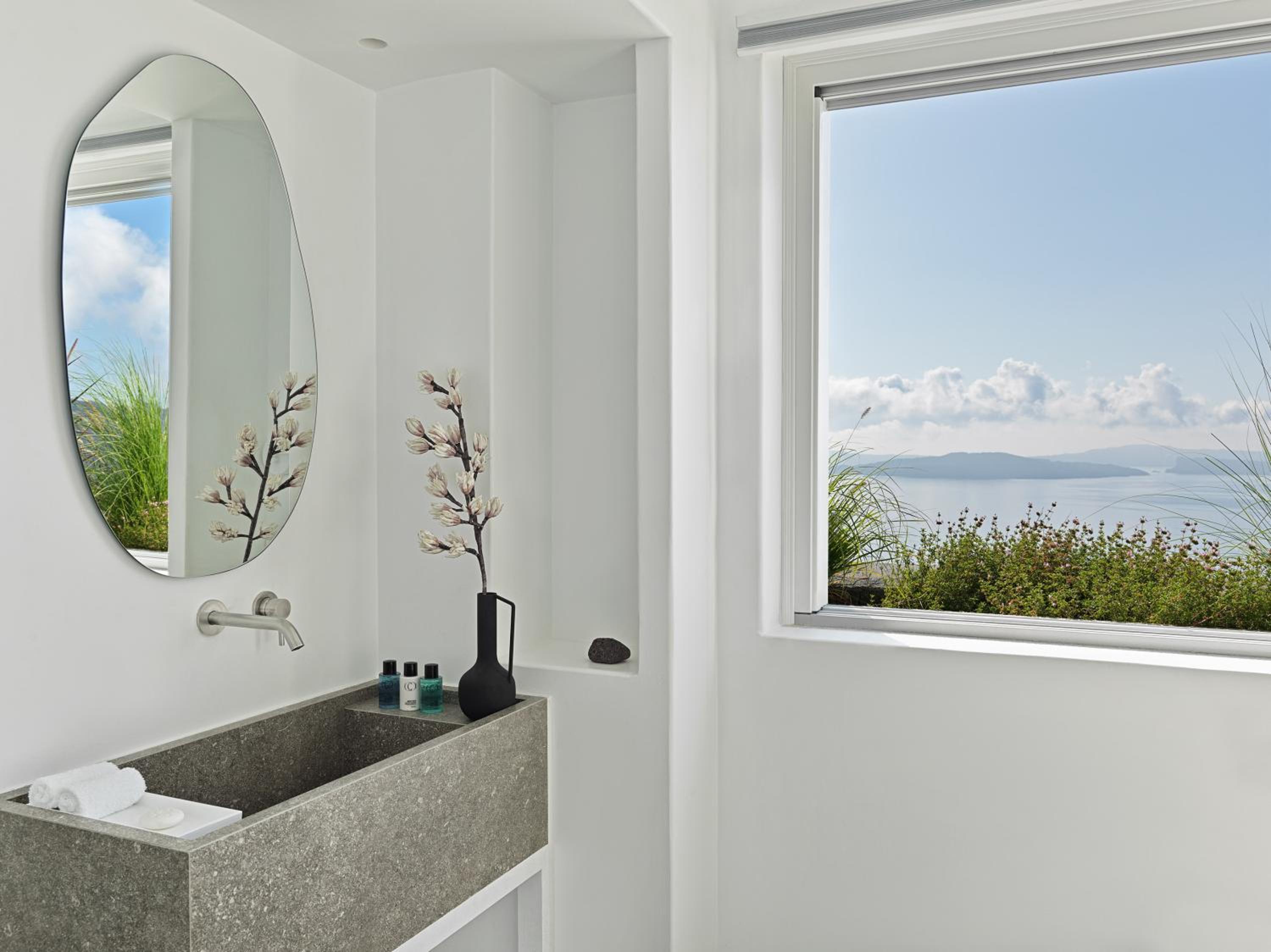 Pool Suite - Photo 25