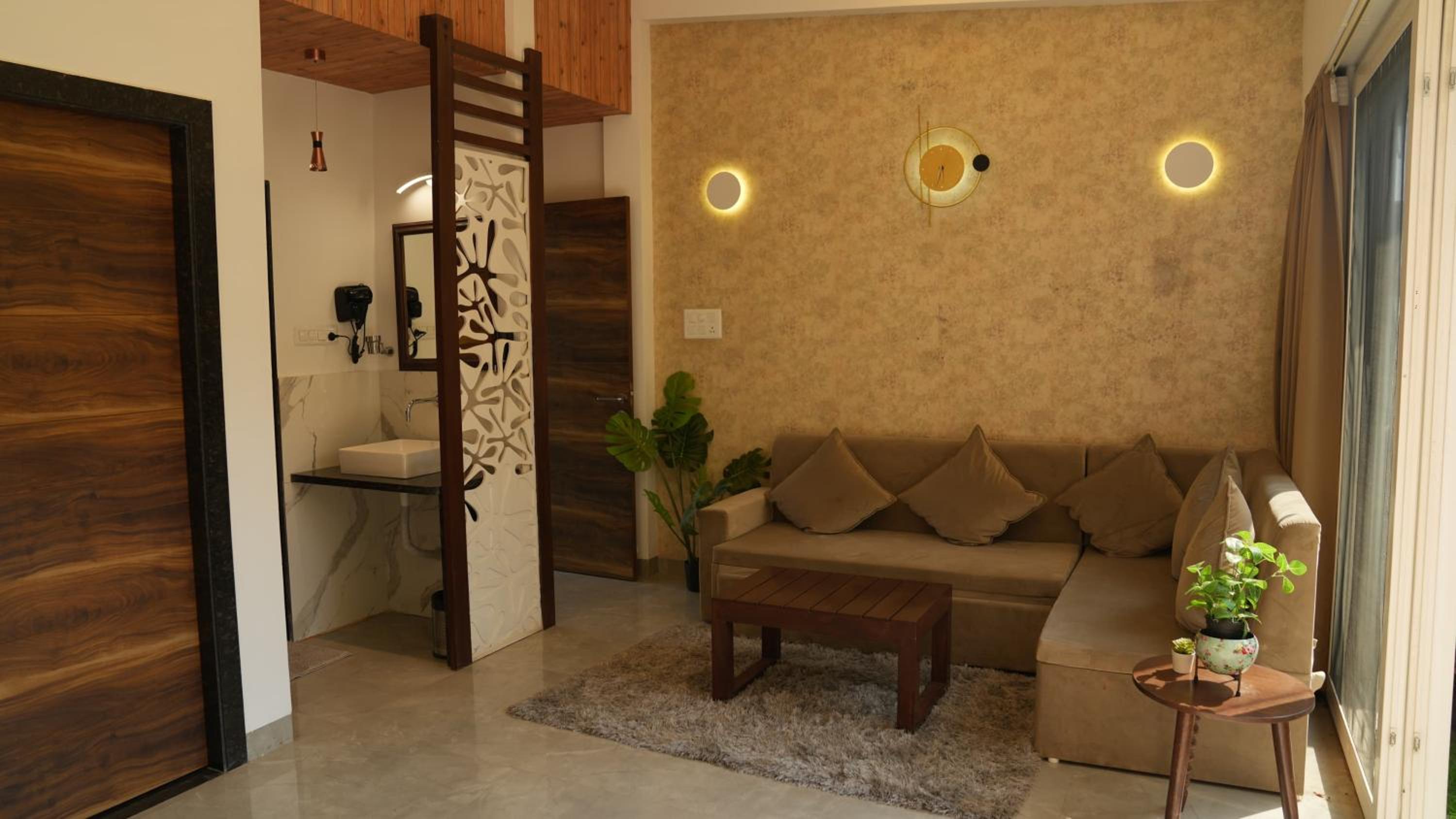 Deluxe King Room - Photo 31