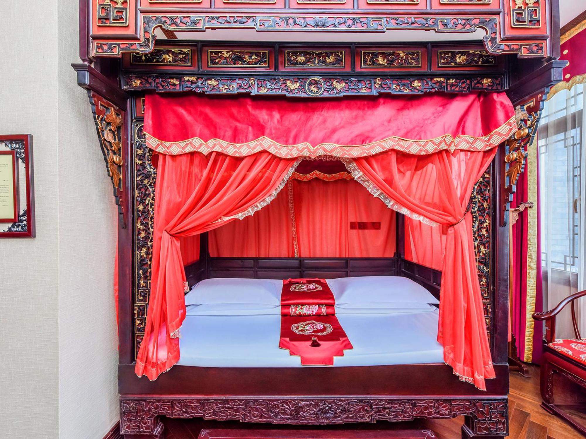 Traditional Chinese Queen Room  photo 3