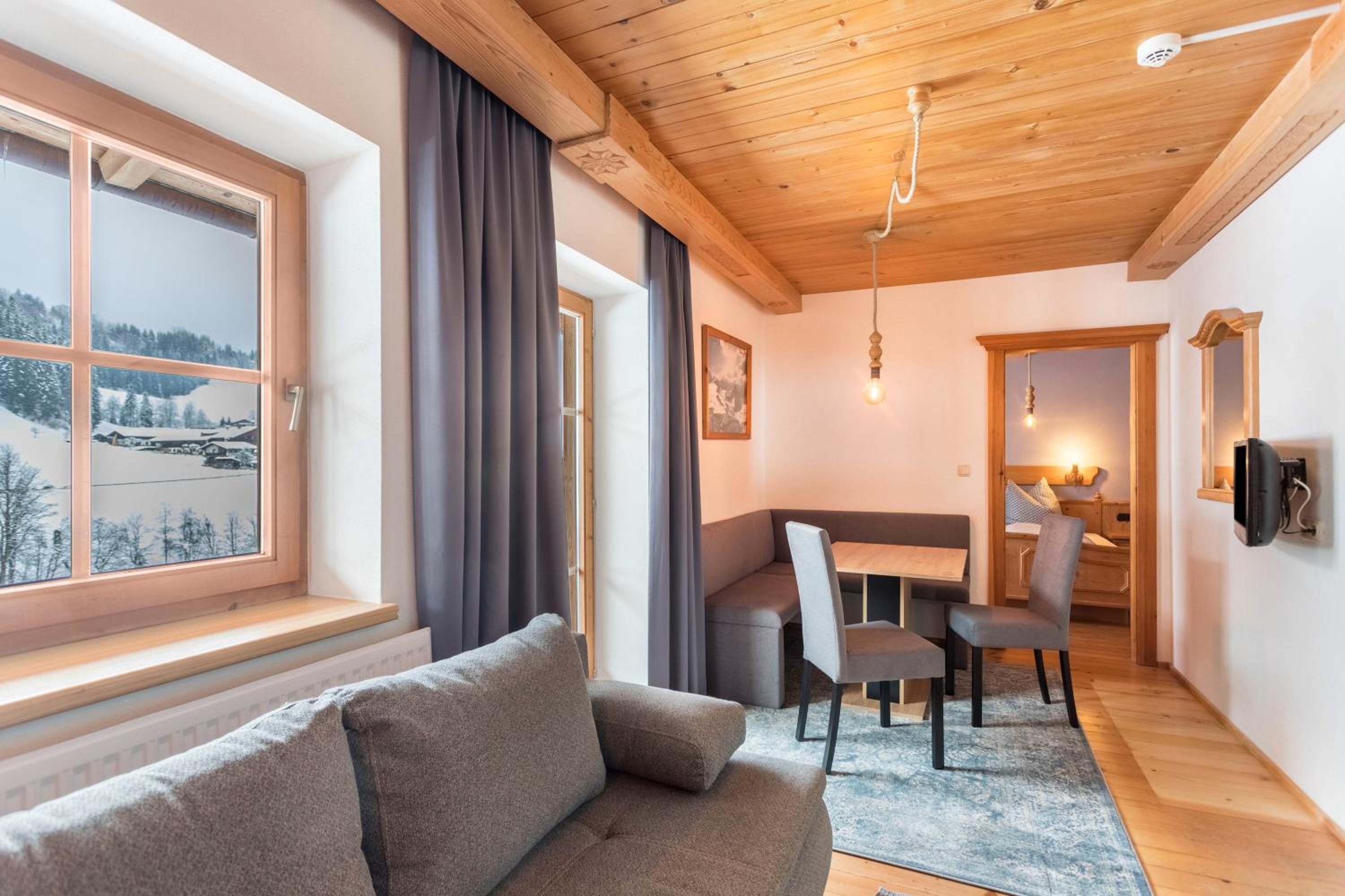 Two-Bedroom Deluxe Apartment with Garden View photo 1