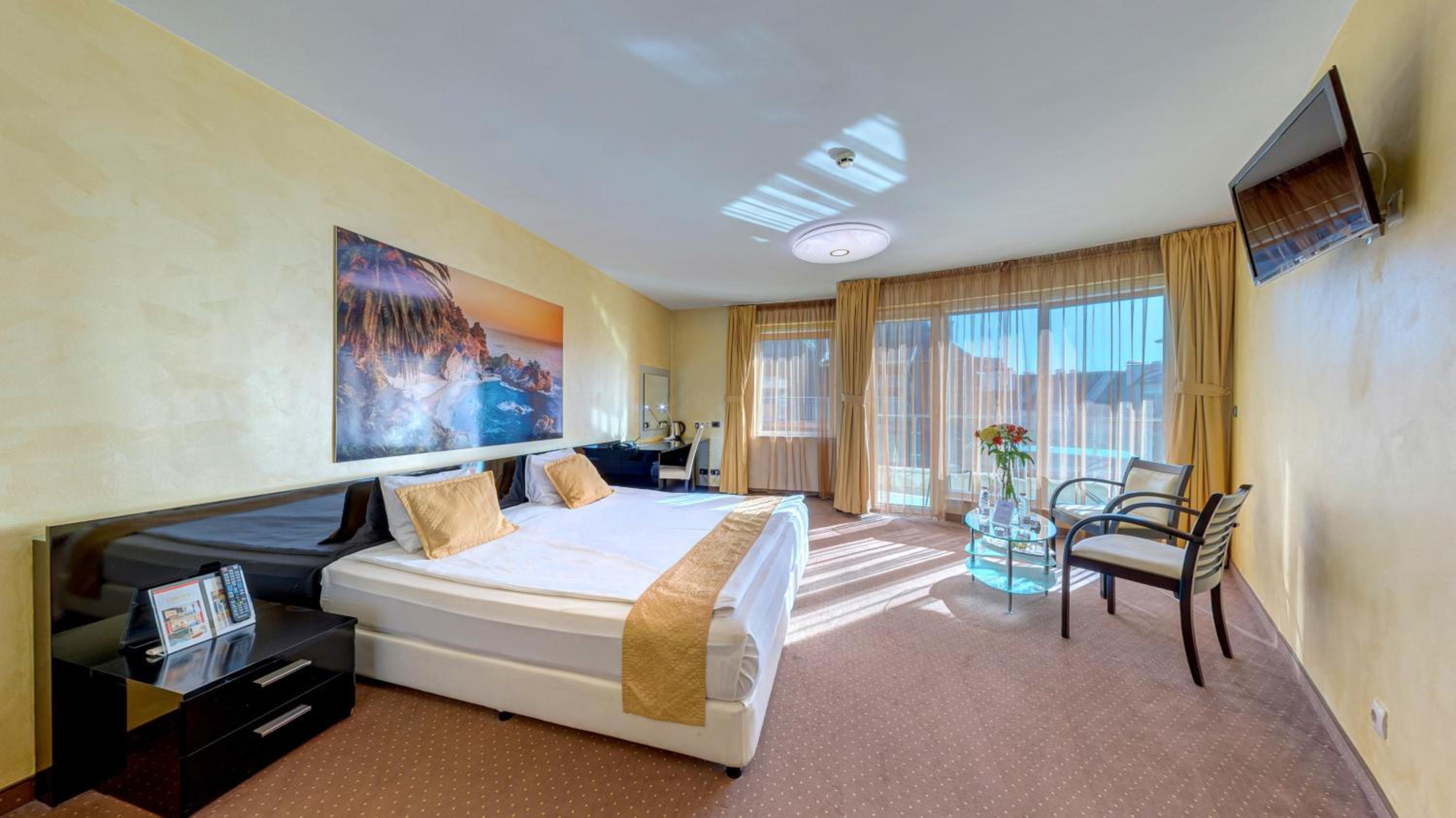 Deluxe Double Room with Free Underground Parking