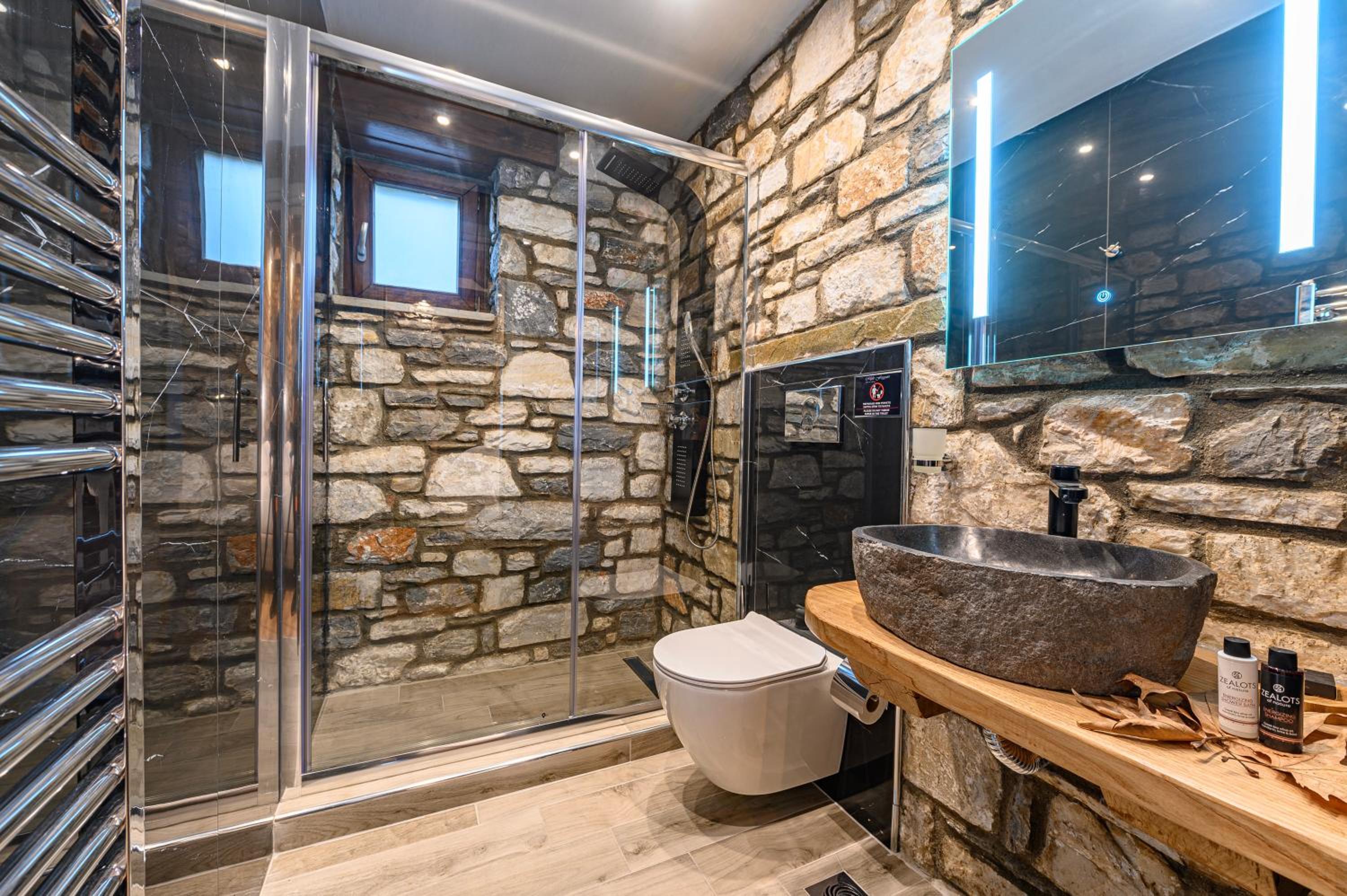 Superior Suite with Sea View - Photo 10