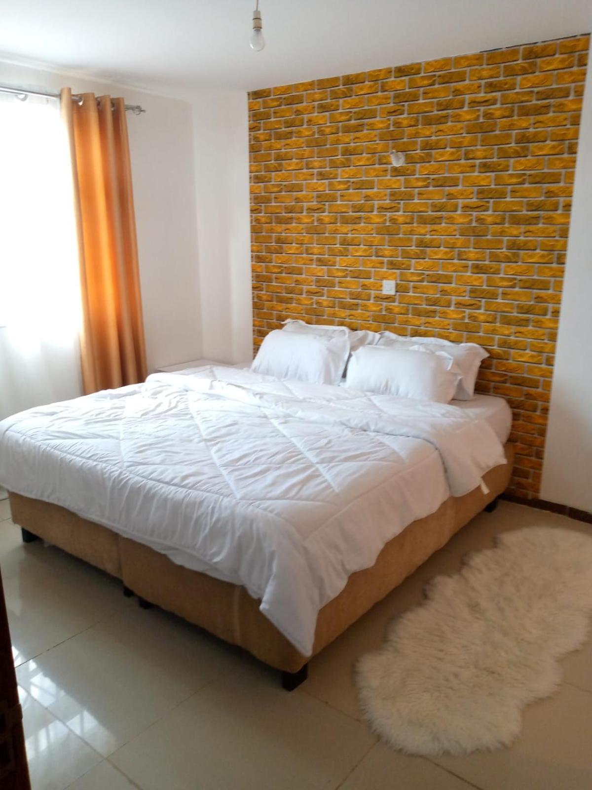 Three-Bedroom Apartment - Photo 4