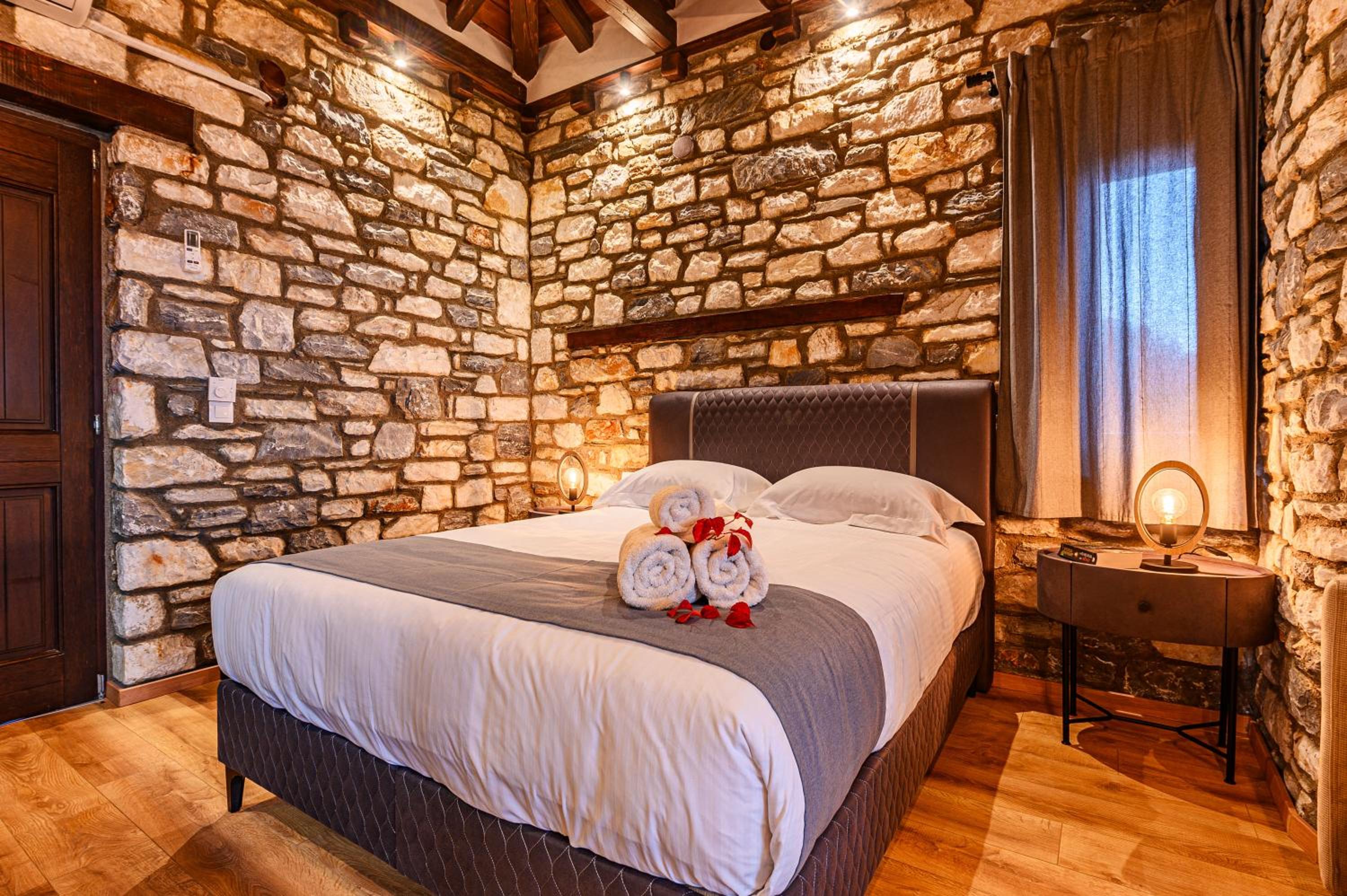 Superior Suite with Sea View - Photo 5