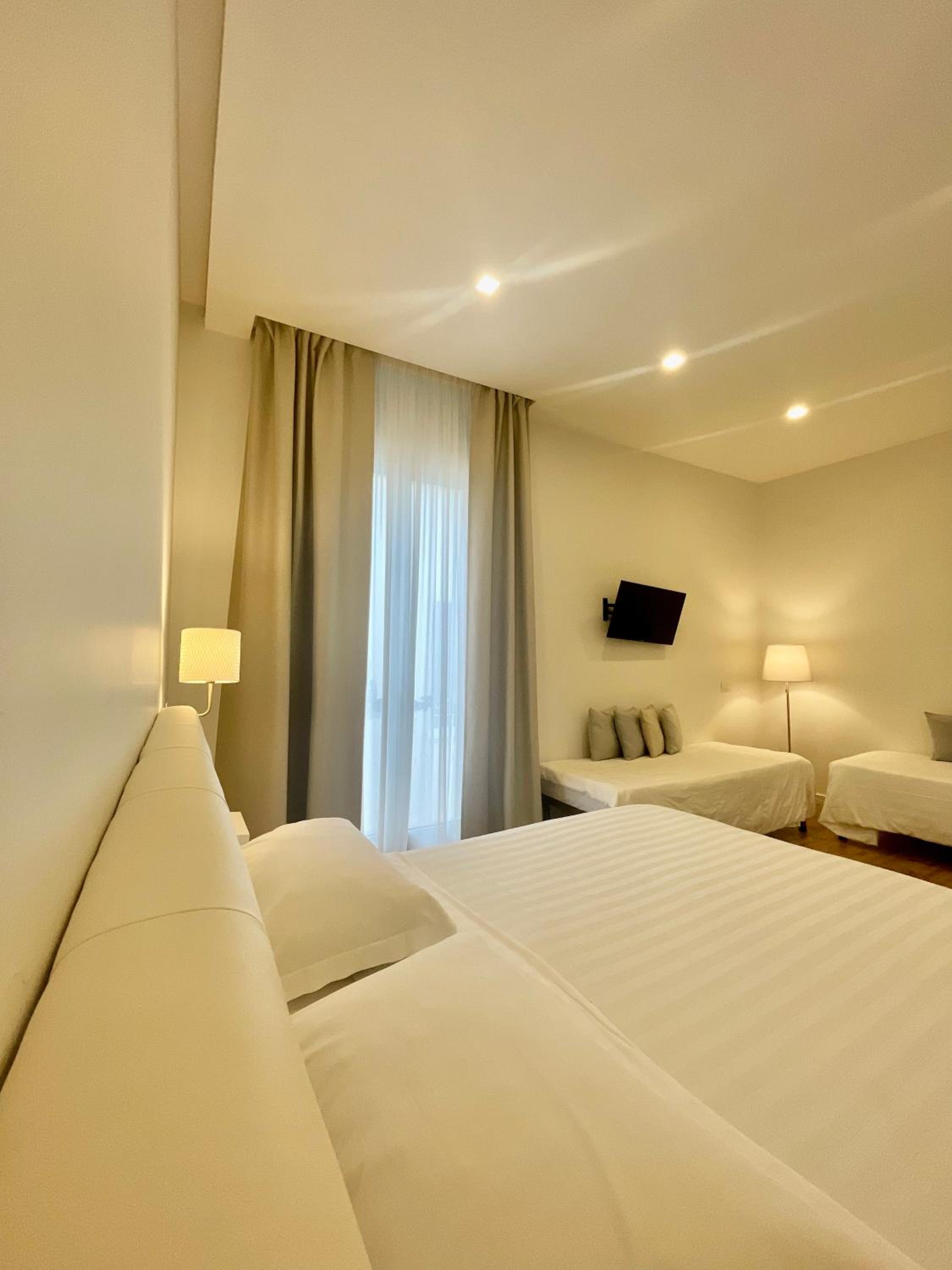 Quadruple Room with Terrace - Separate Building - Photo 1