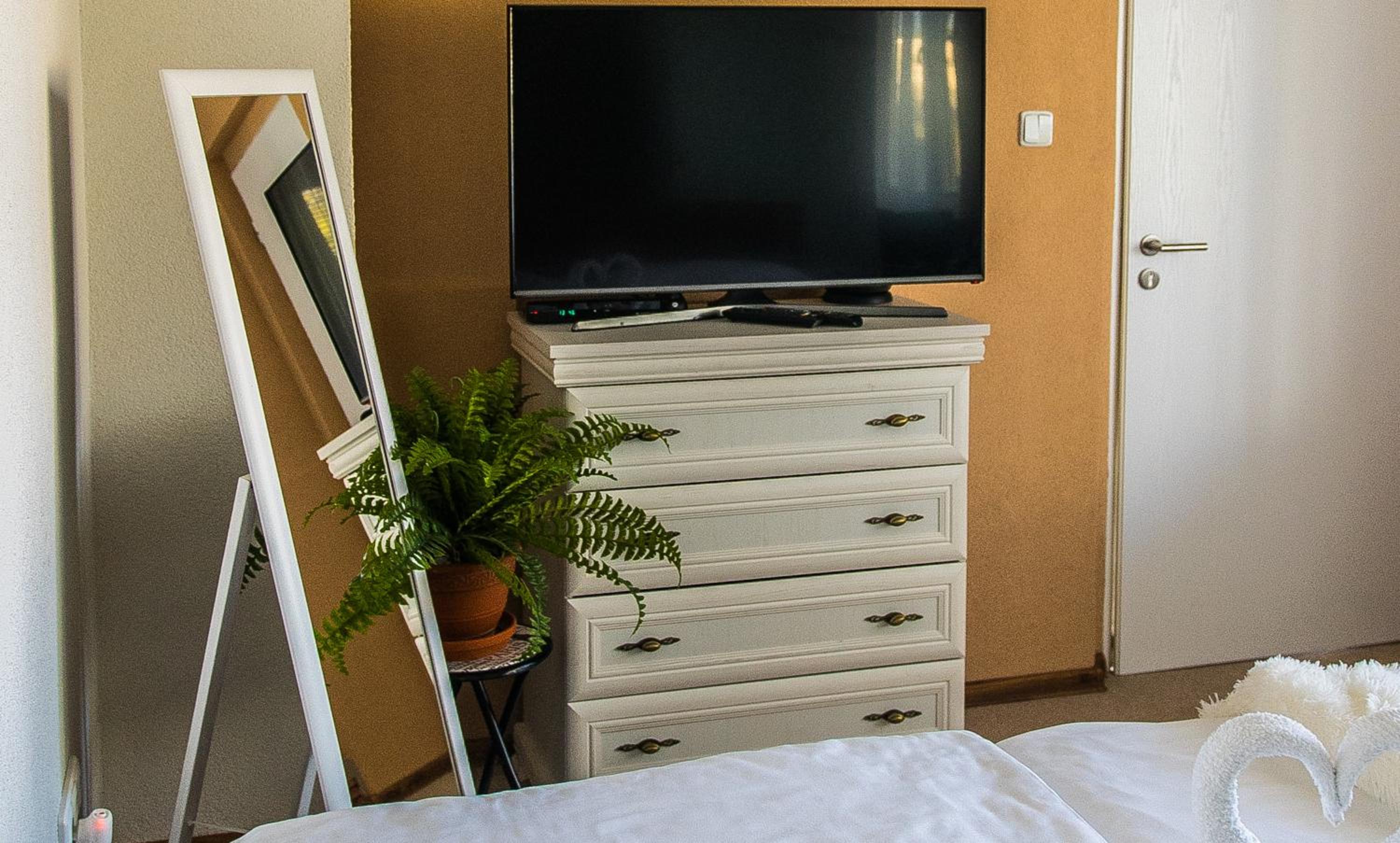 Double Room with Private External Bathroom - Photo 6