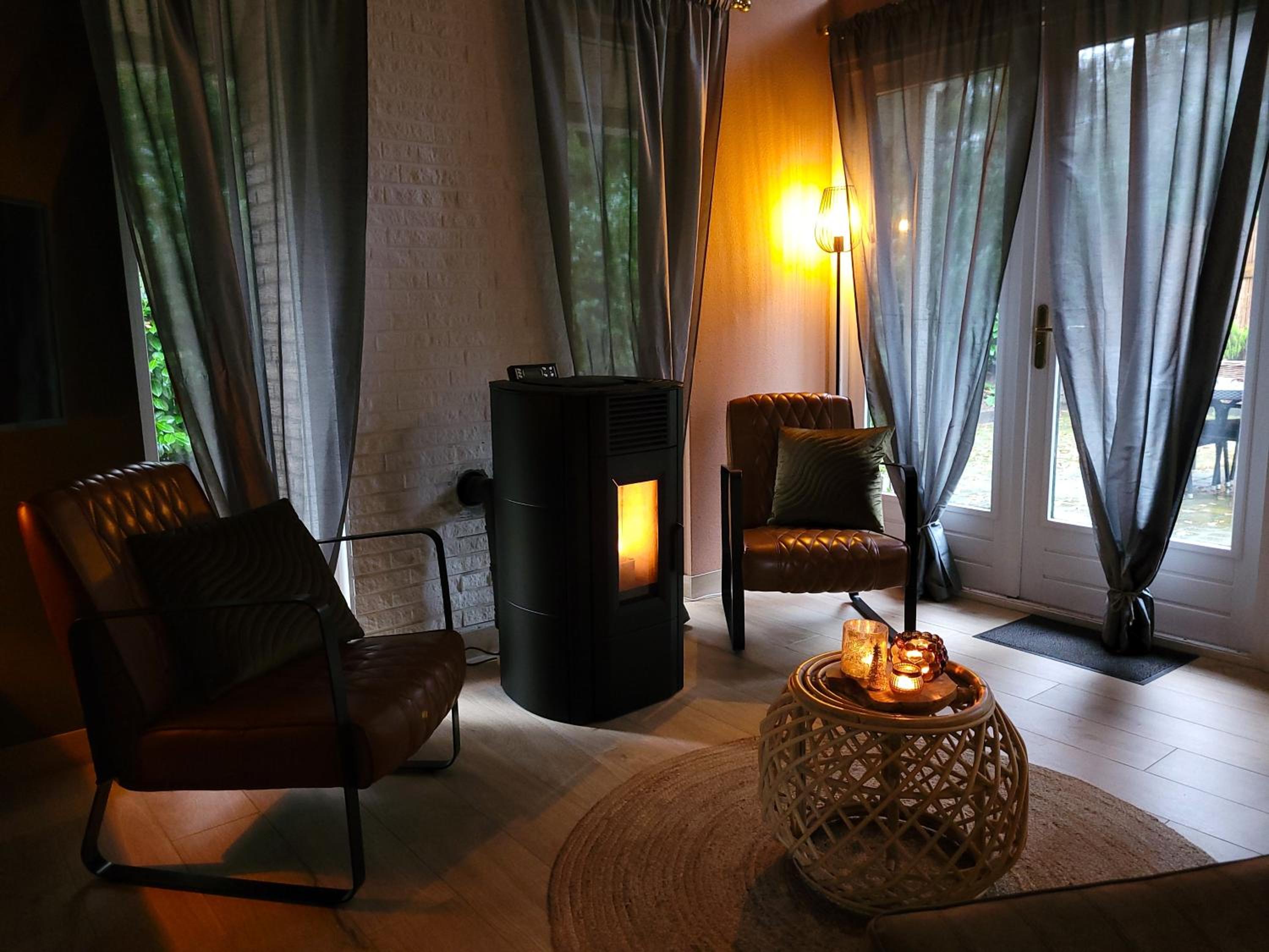 Two-Bedroom House - Photo 4