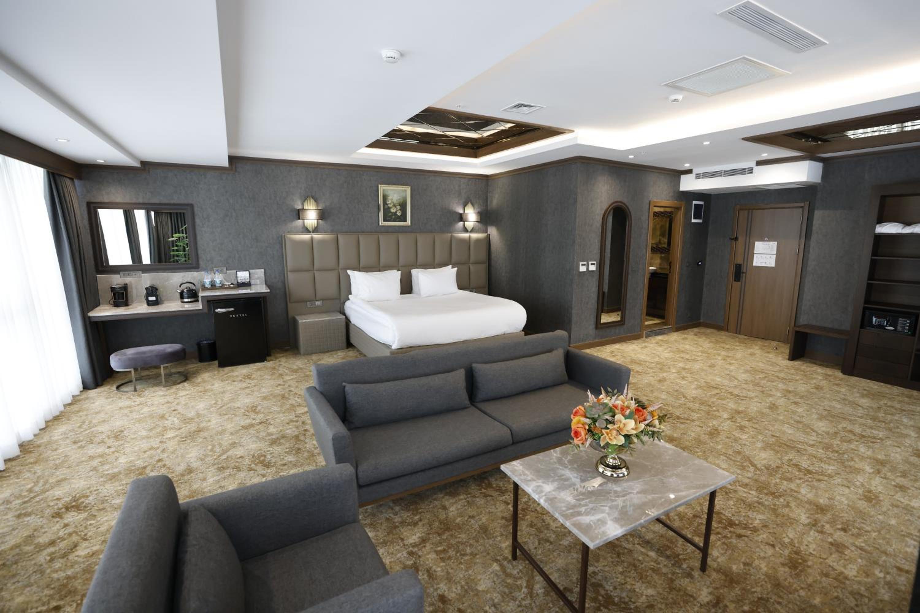 Standard Suite - Photo 8