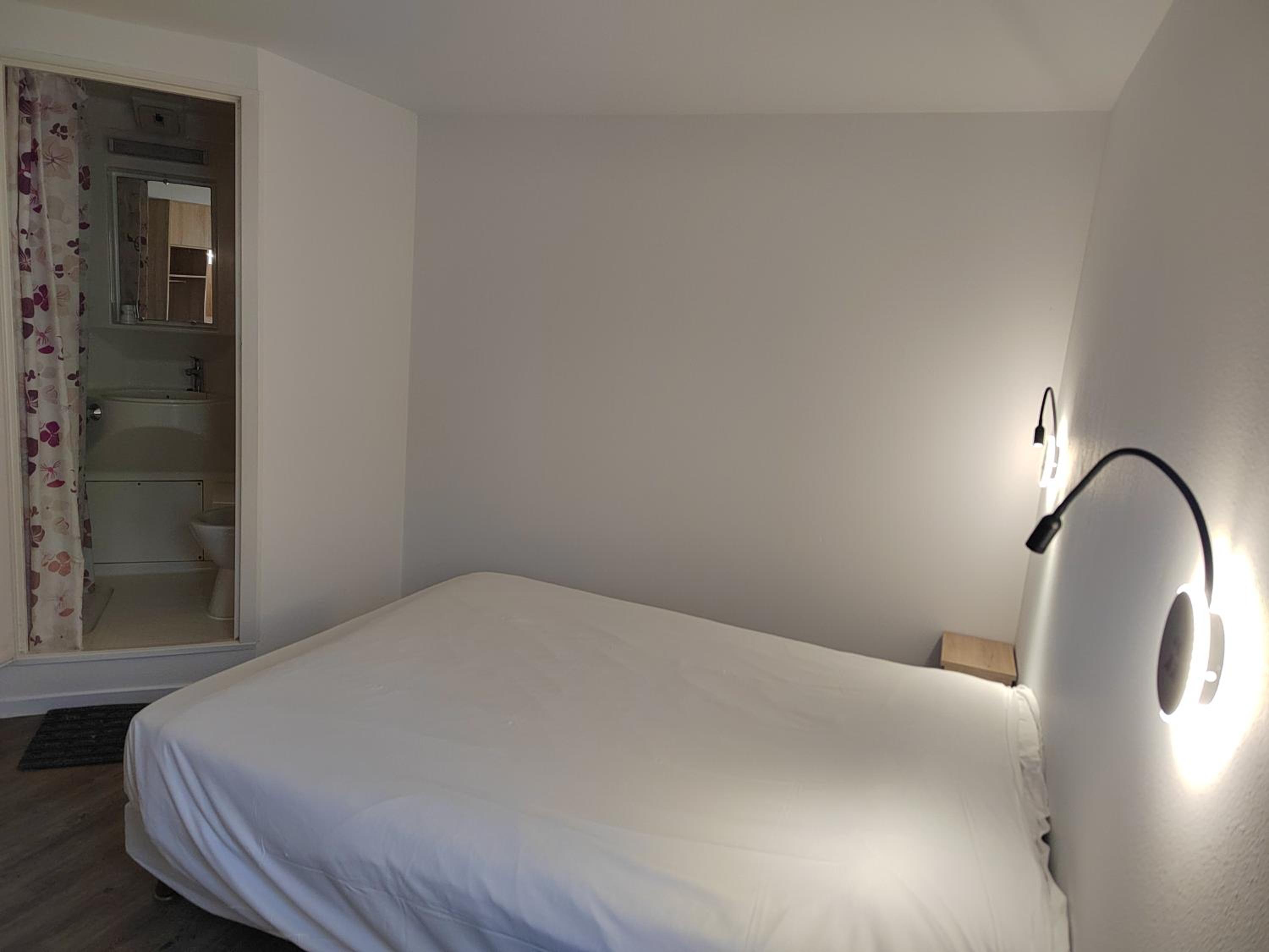 Triple Room with Shower - Photo 5