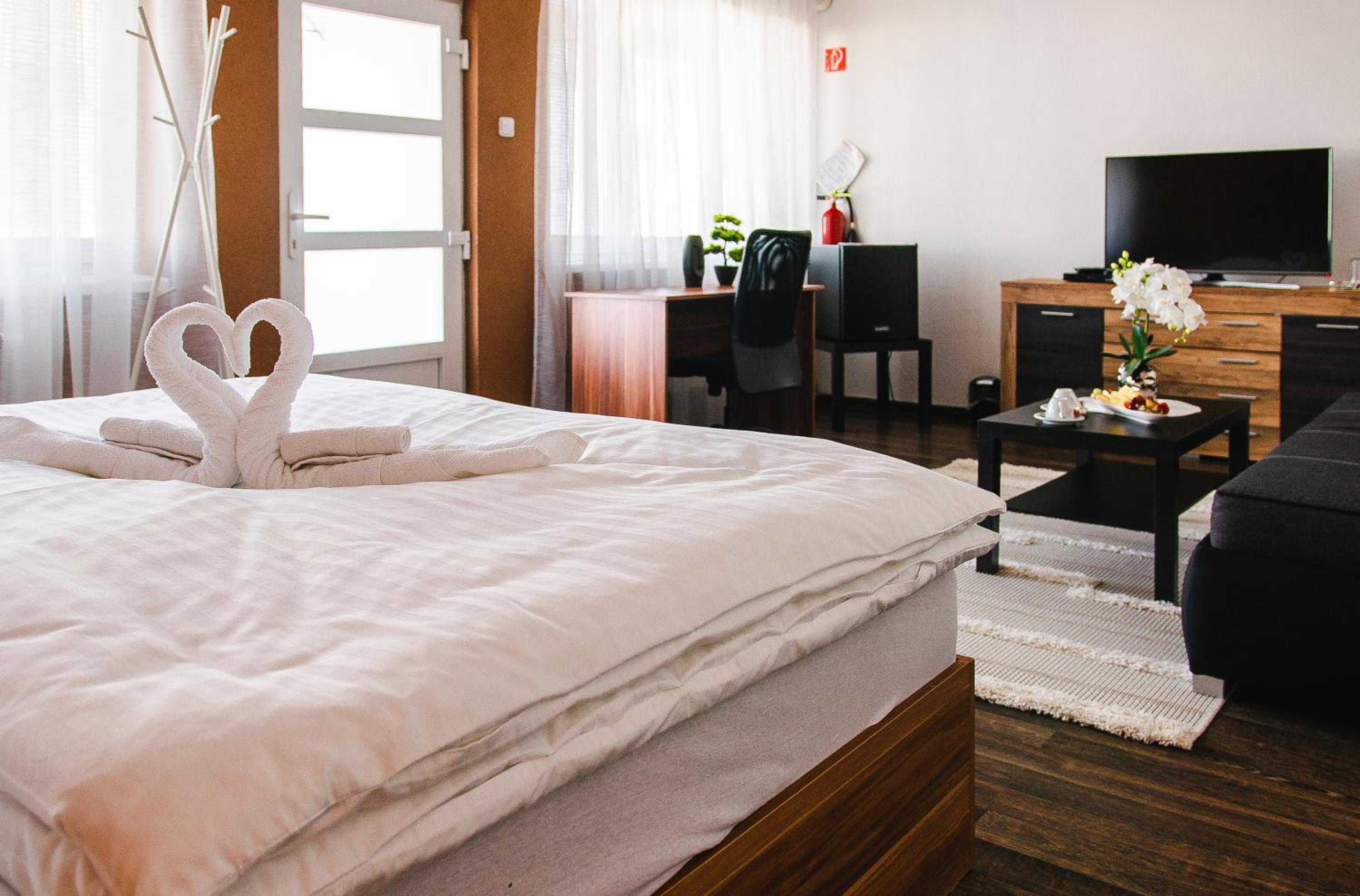 Double Room with Private Bathroom - Photo 8