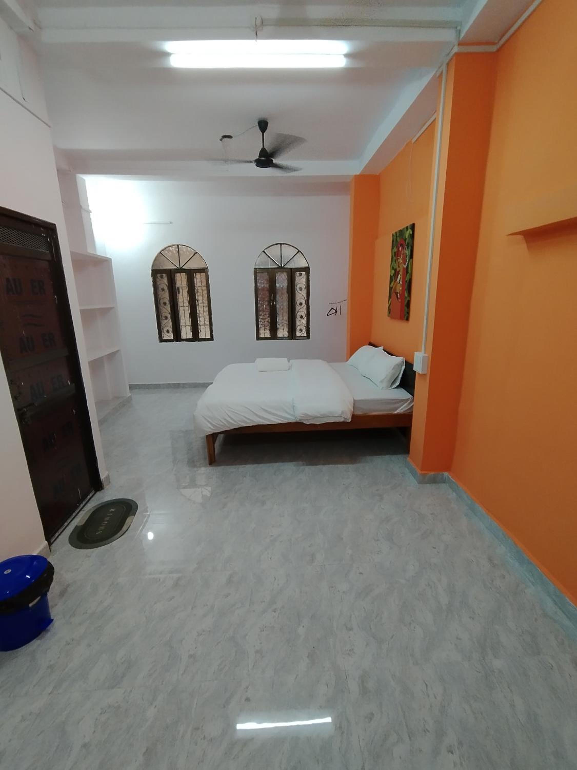 Large Double Room - Photo 2