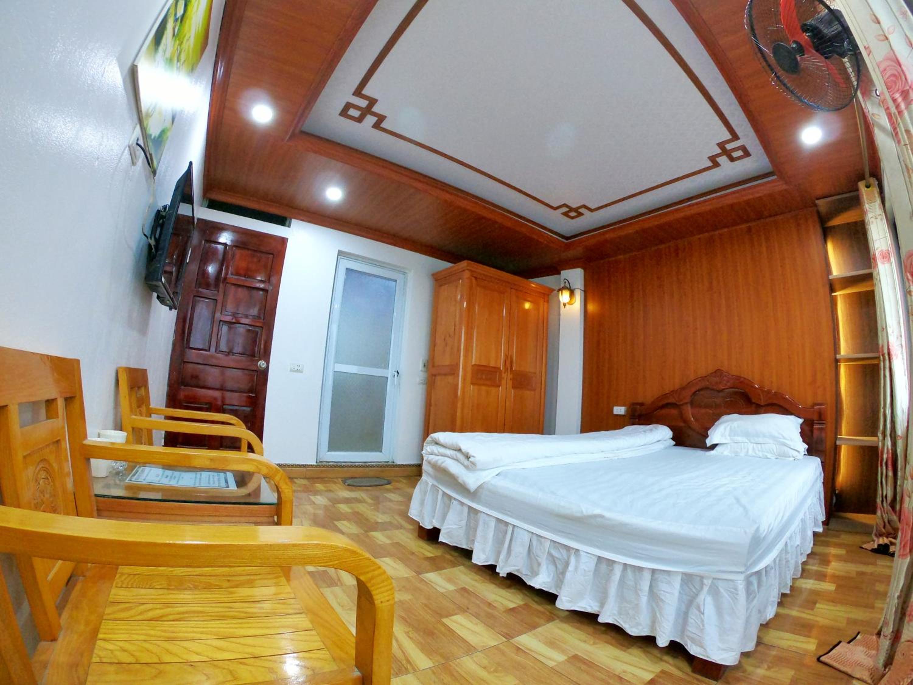 Double Room with Balcony - Photo 8