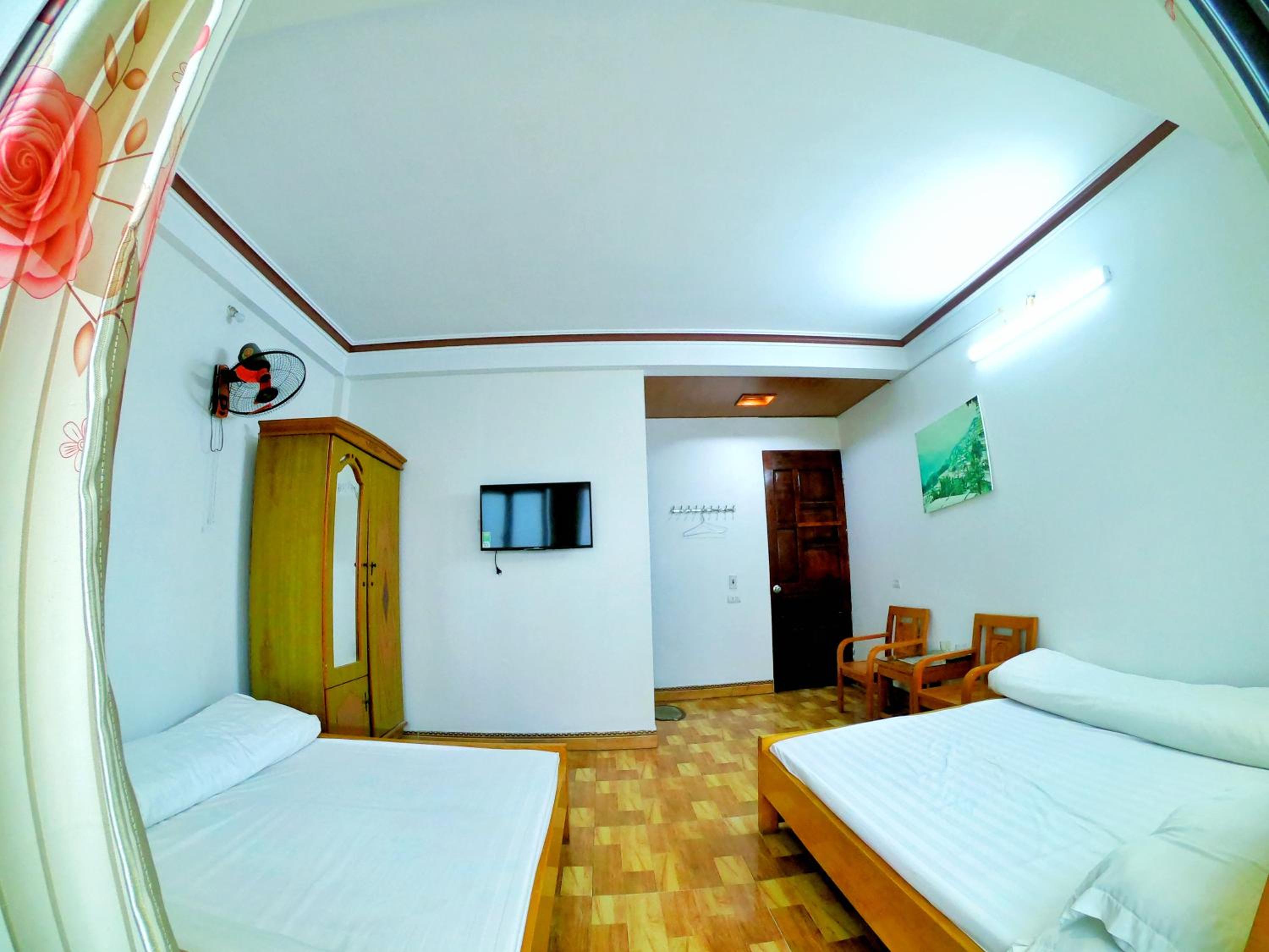 Double or Twin Room with Balcony - Photo 2