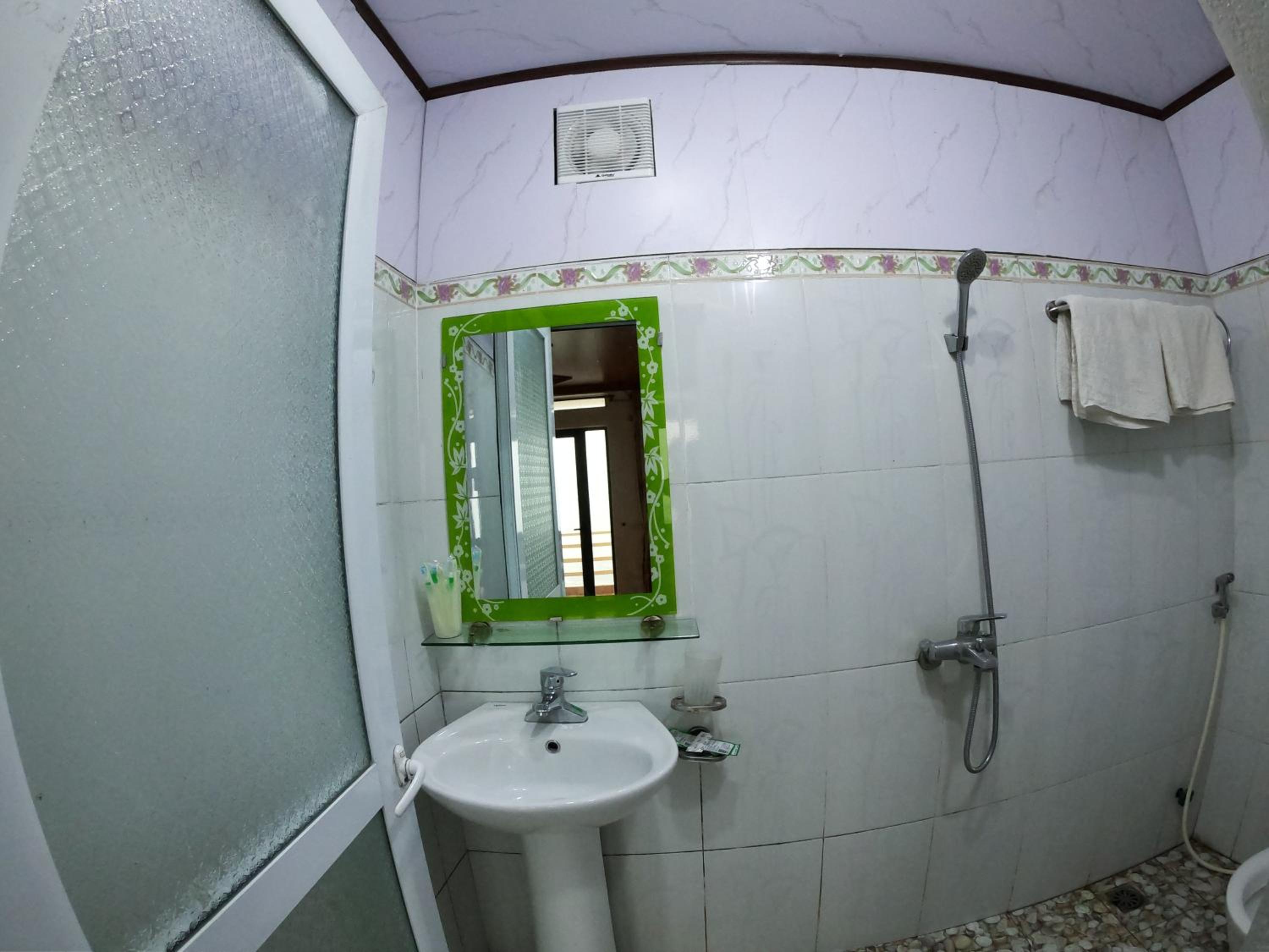 Double or Twin Room with Balcony - Photo 10