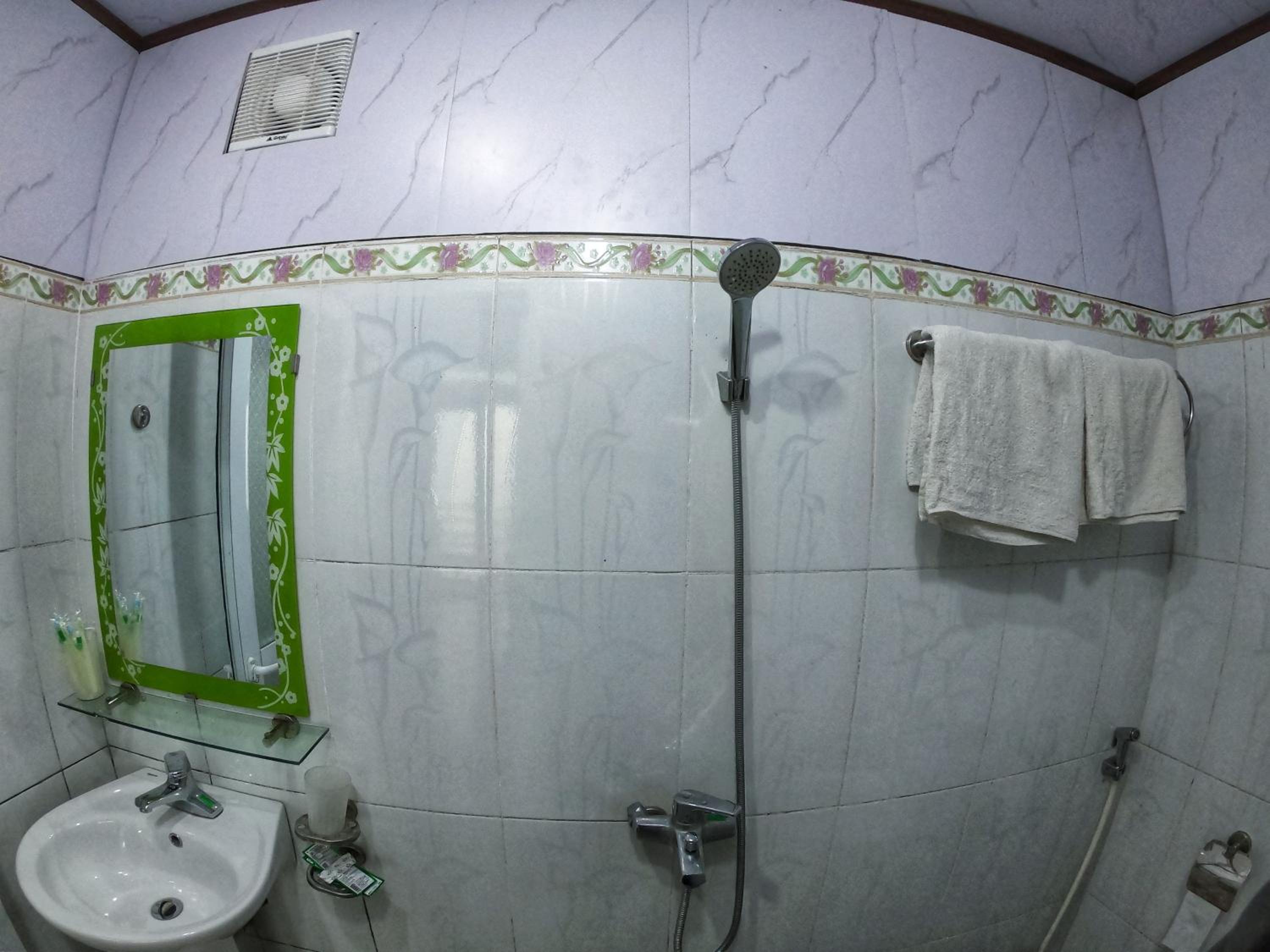 Double or Twin Room with Balcony - Photo 9