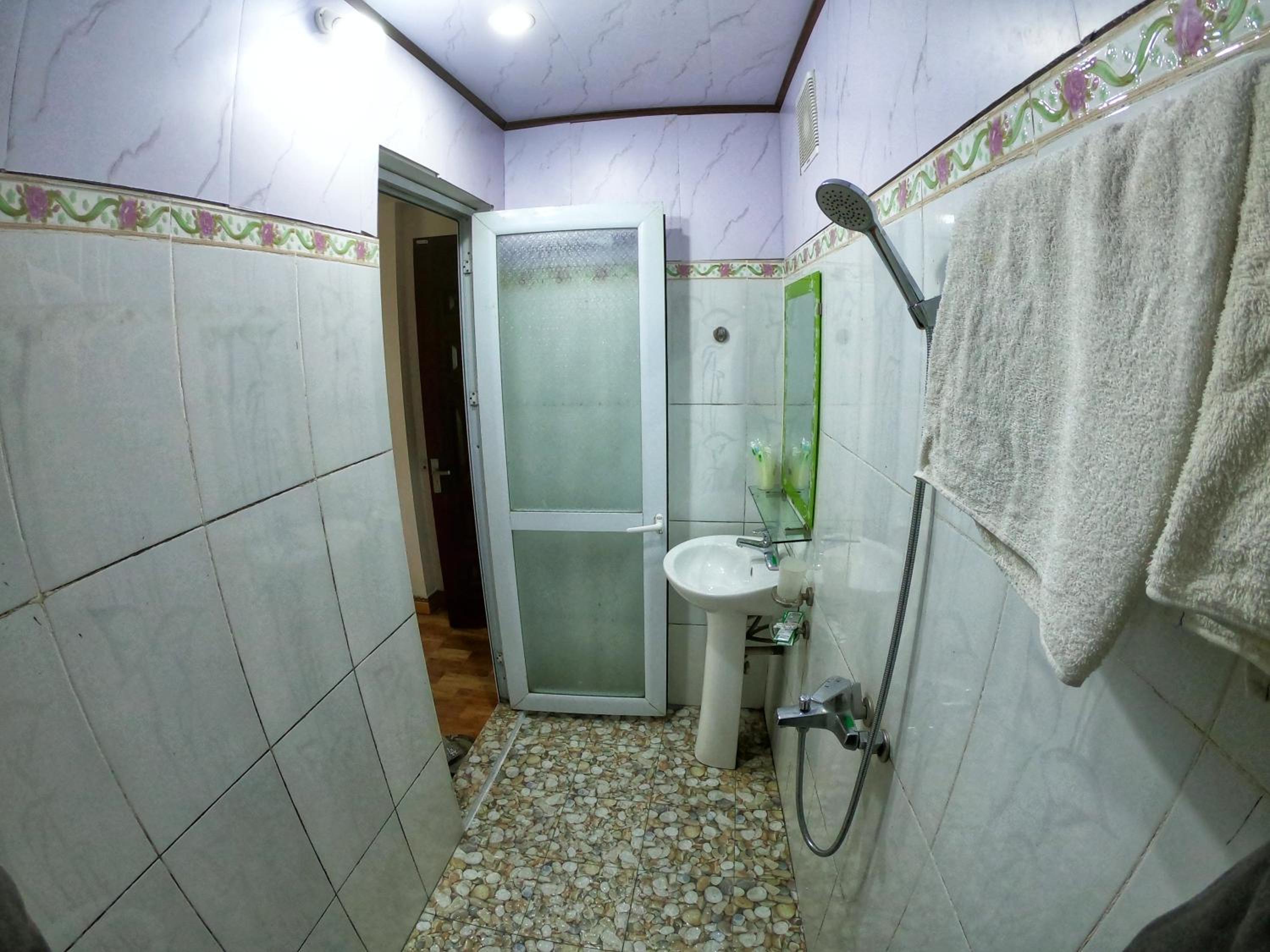 Double or Twin Room with Balcony - Photo 8