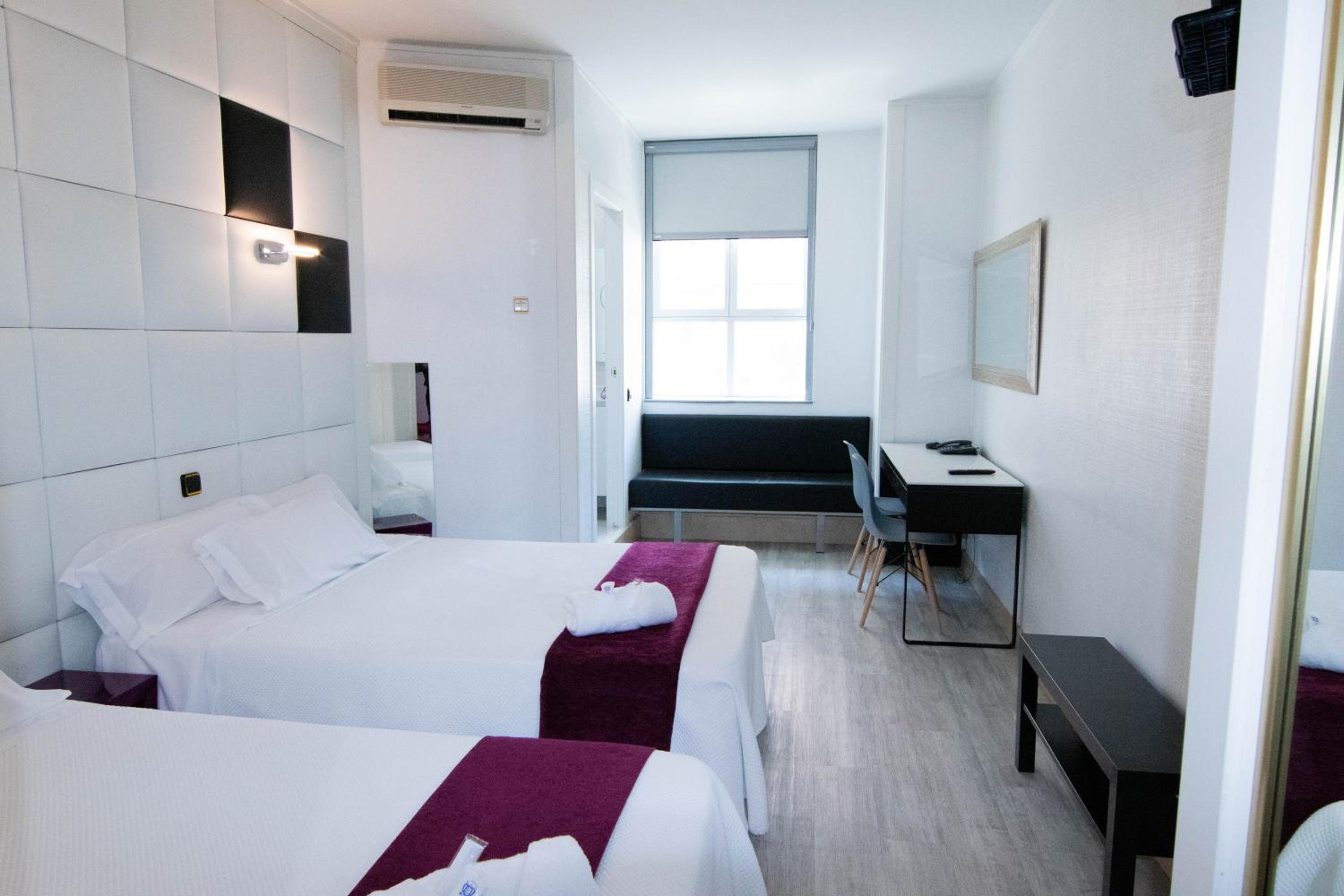 Standard Triple Room - Photo 7