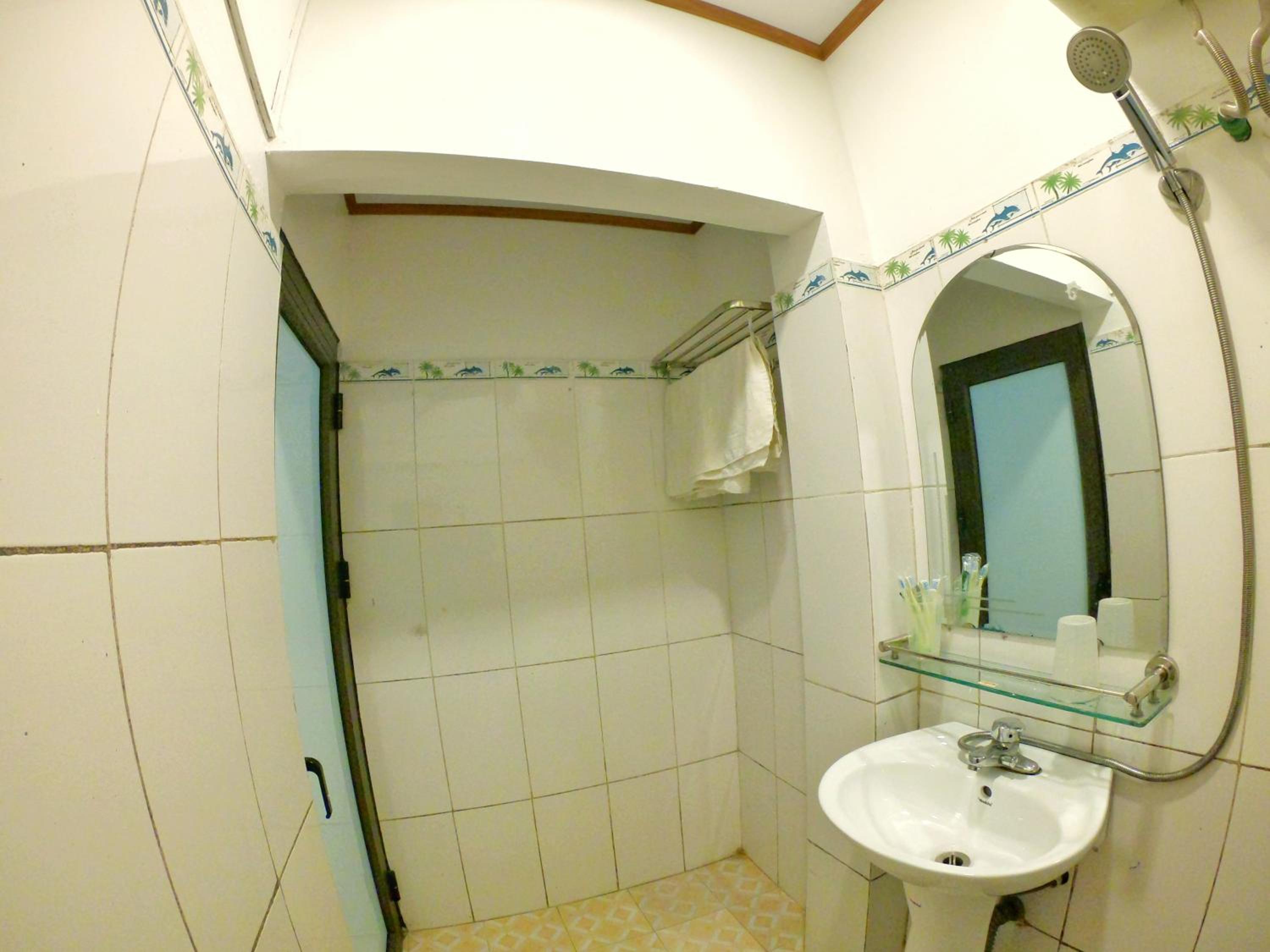 Standard Double Room - Photo 12